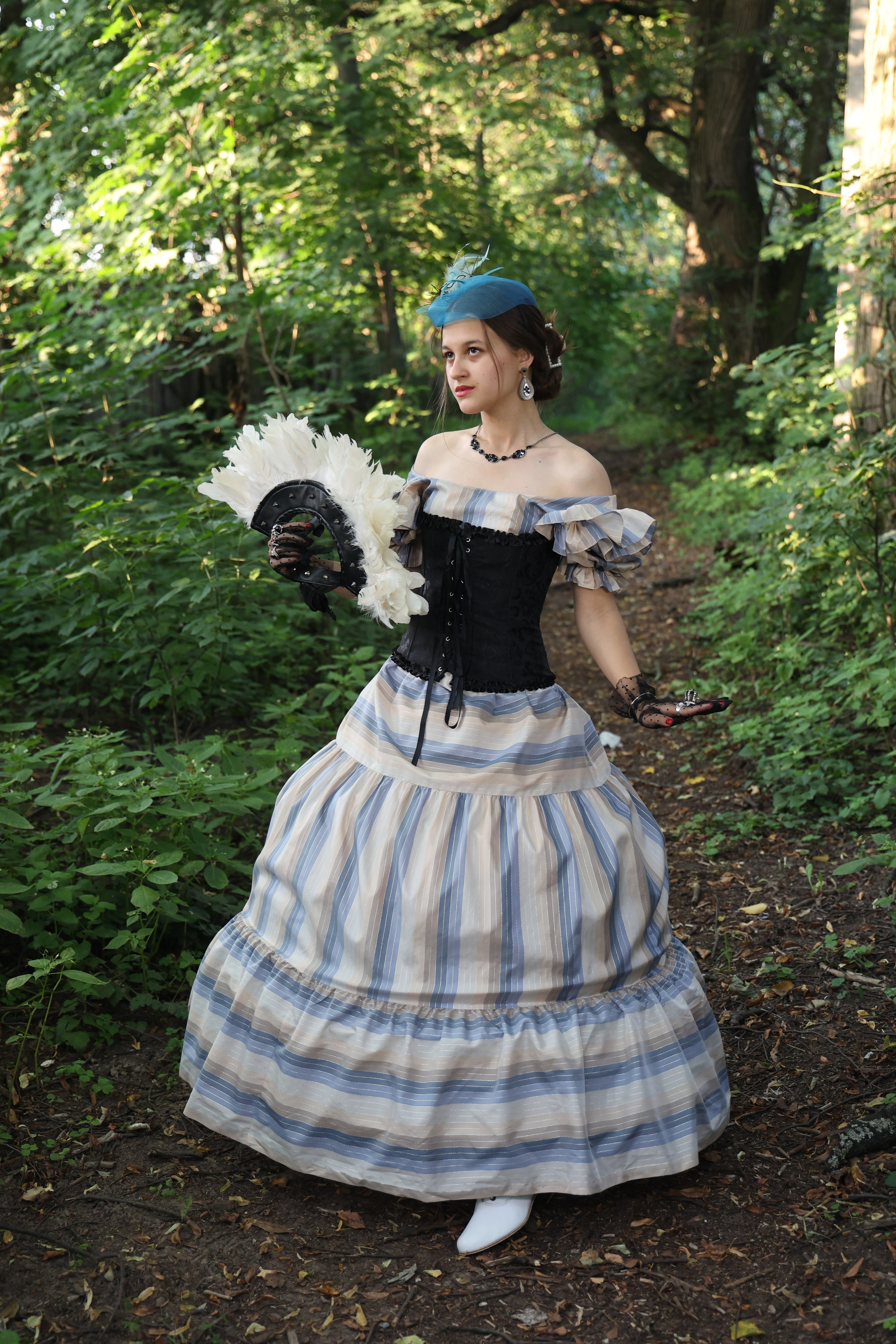 Карнавальные костюмы, вечерние и свадебные платья аренда посуточно, прокат в Жуковском. Фотограф для маркетплейсов, фотоуслуги в Жуковском Татьяна Марсуверских