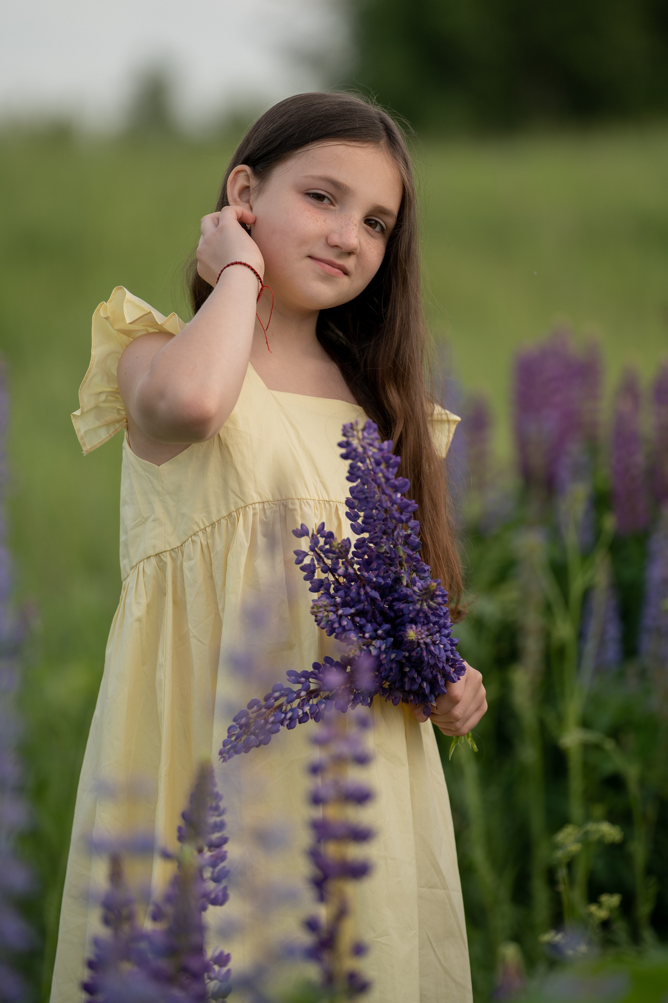Детская фотосессия в люпинах. Портретный фотограф Олеся Владимирова в Москве