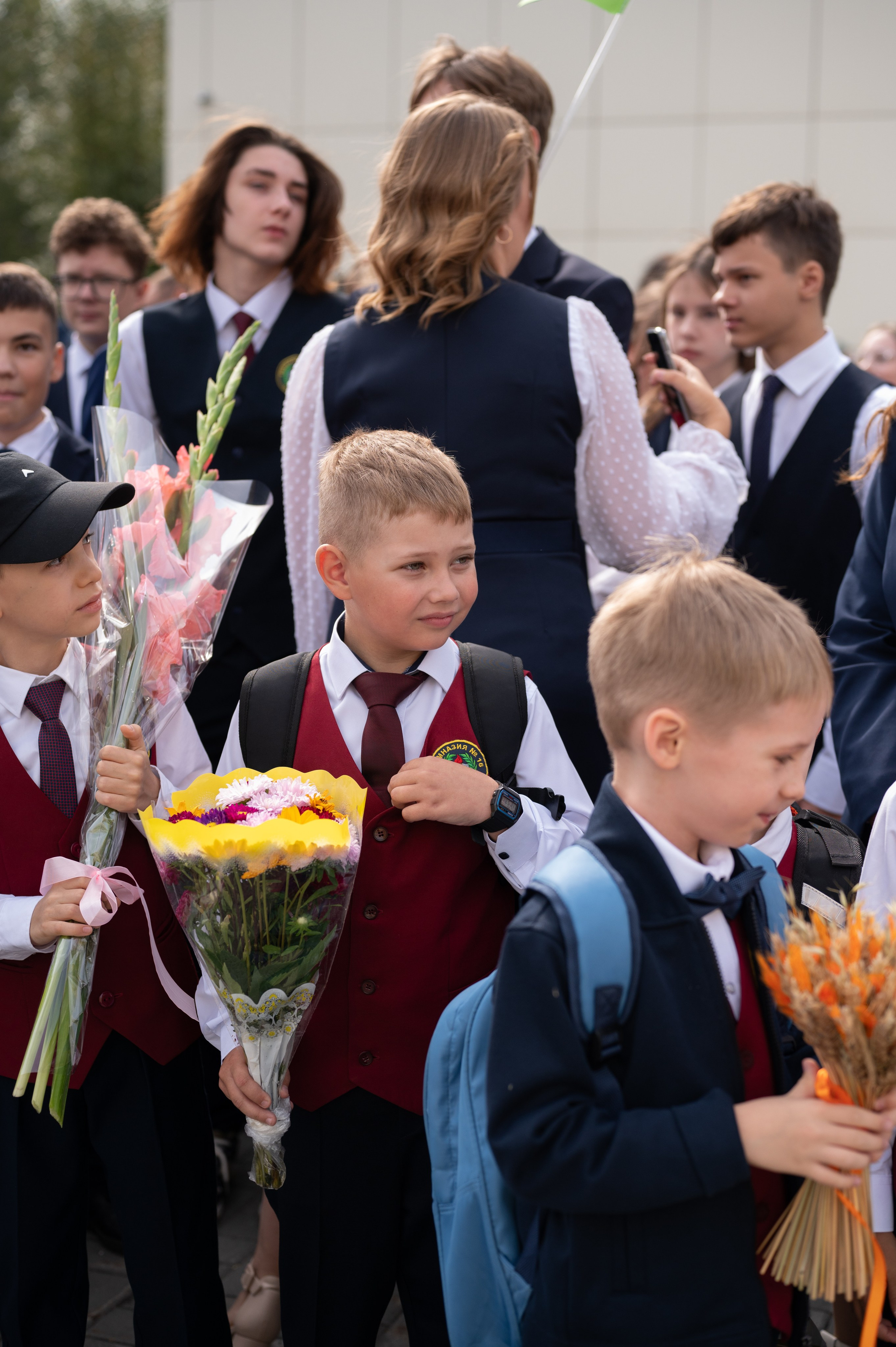 1 сентября 16 гимназия 2 класс (линейка + в классе+ на улице). Фотограф новорожденных, семейный детский в Тюмени Татьяна Морозова