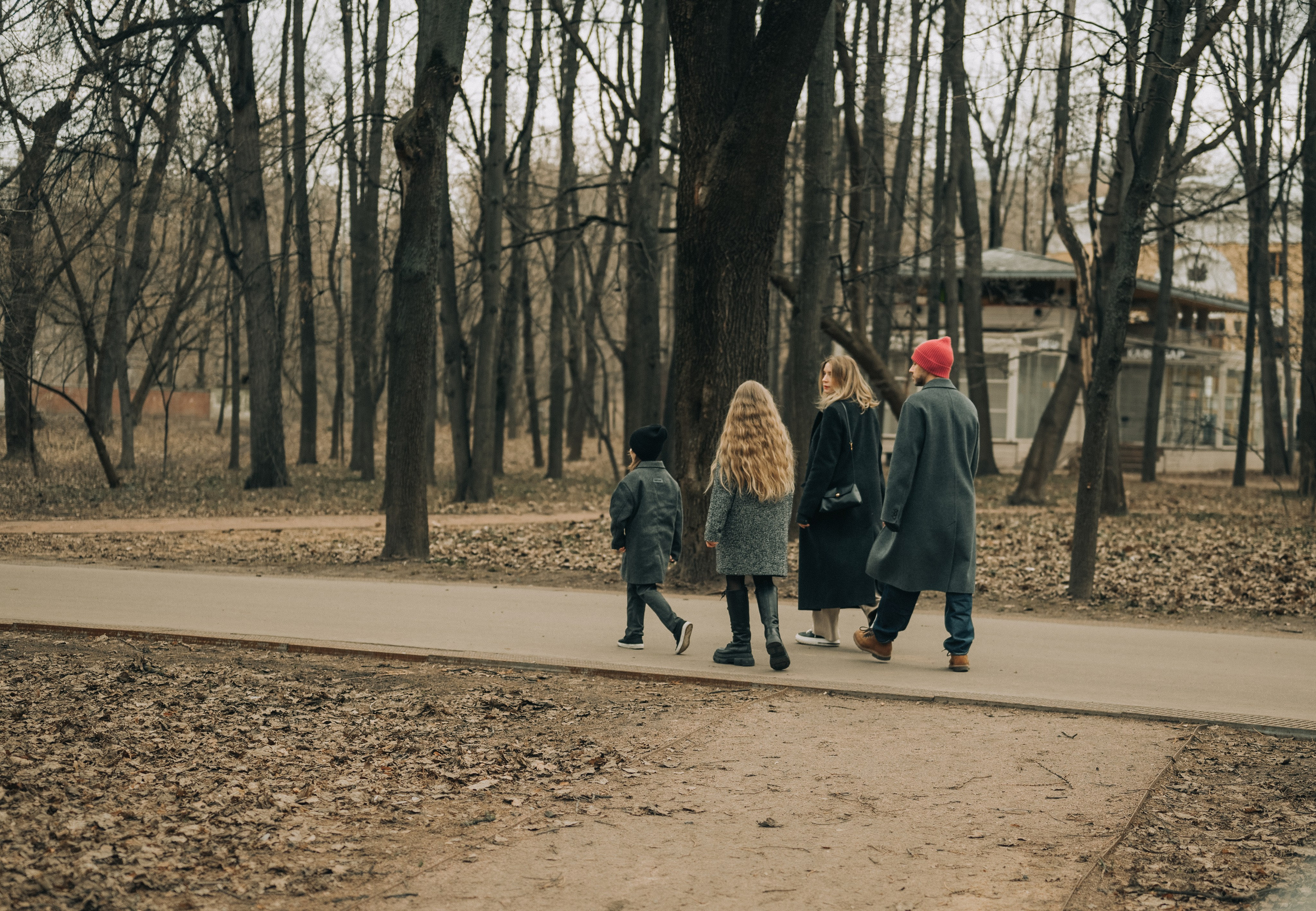 Весенняя прогулка. Аня, Егор, Эми и Миша. Семейный фотограф в Москве Дарья Пузикова