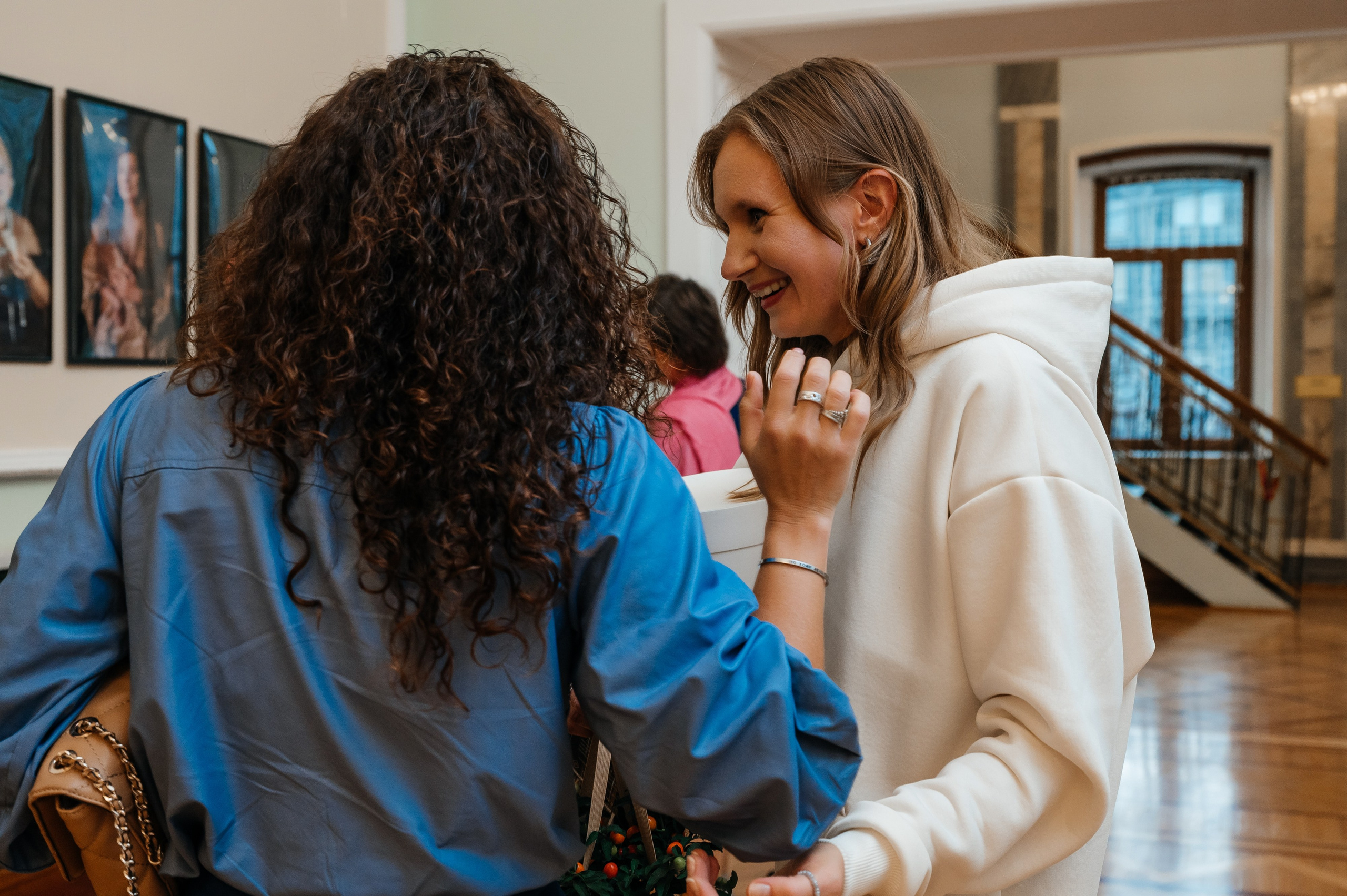 Открытие выставки Кати Васильевой в Молодежном театре. Wedding and family photographer USA