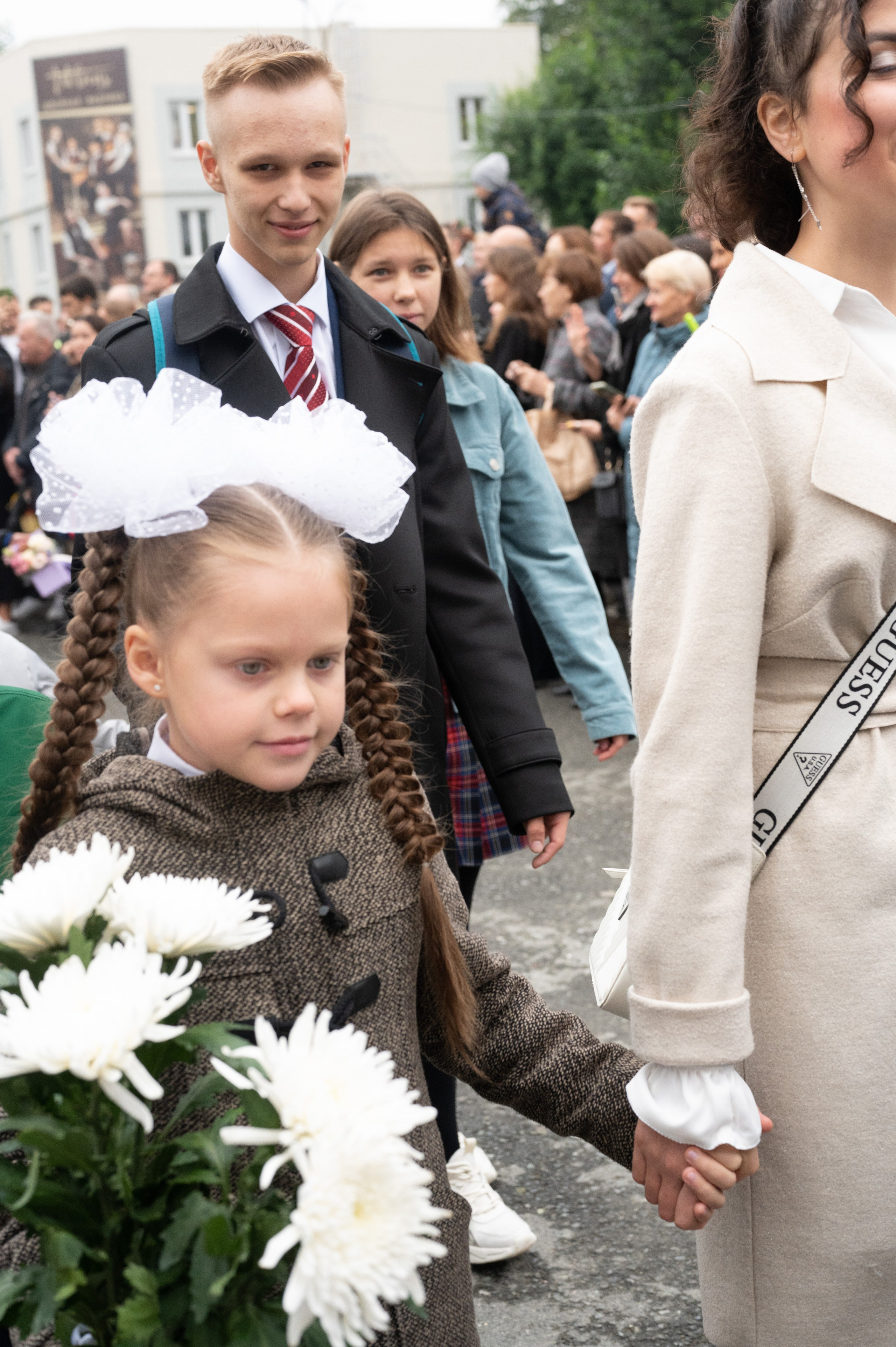 1 сентября 1 К 16 гимназия репортаж, линейка +в классе. Фотограф новорожденных, семейный детский в Тюмени Татьяна Морозова