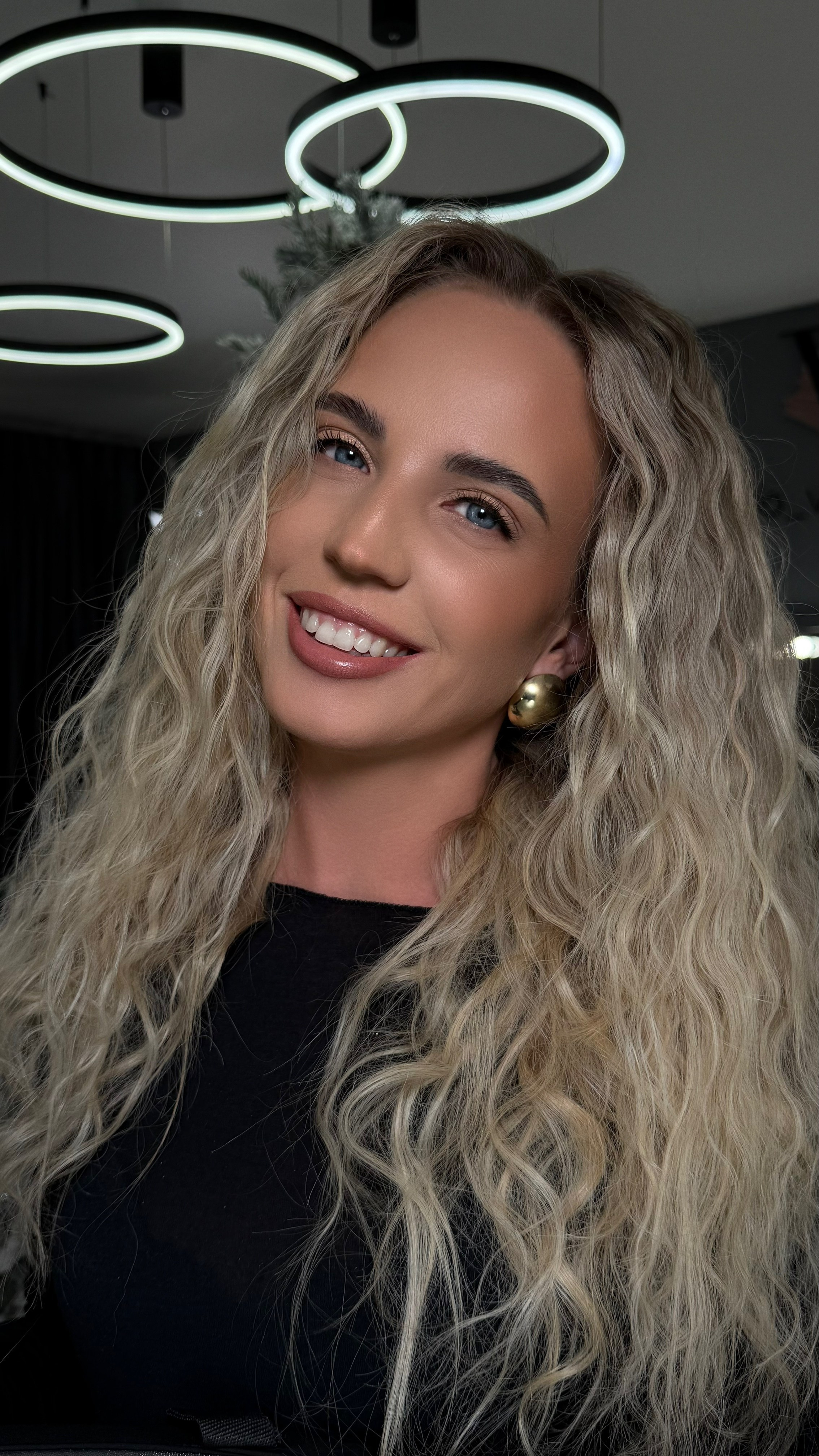 Образы. Студия визажистов, стилистов по прическам, бровистов и мастеров по ресницам