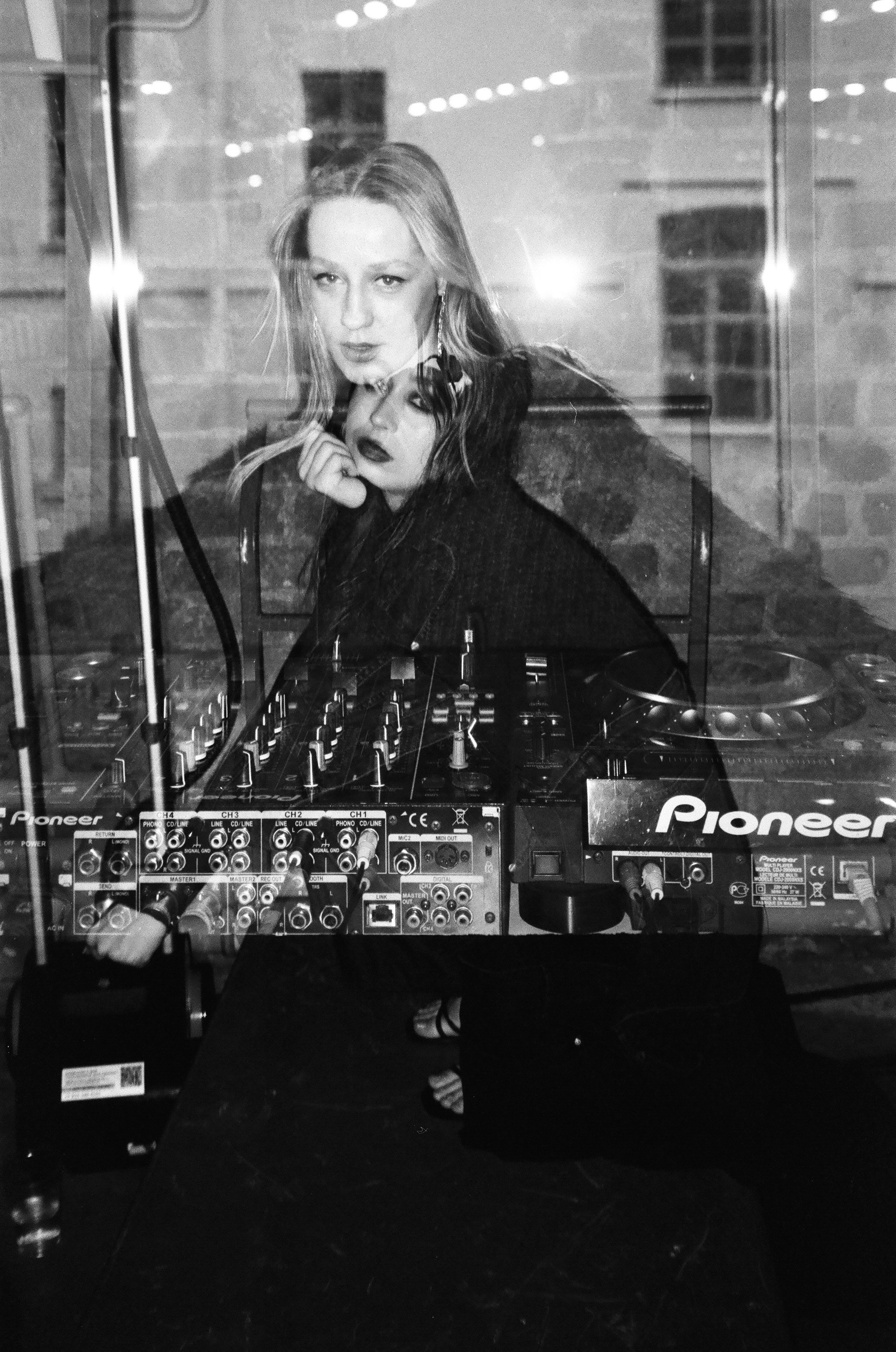 Fashion week 24 (Kodak 35 mm). Home