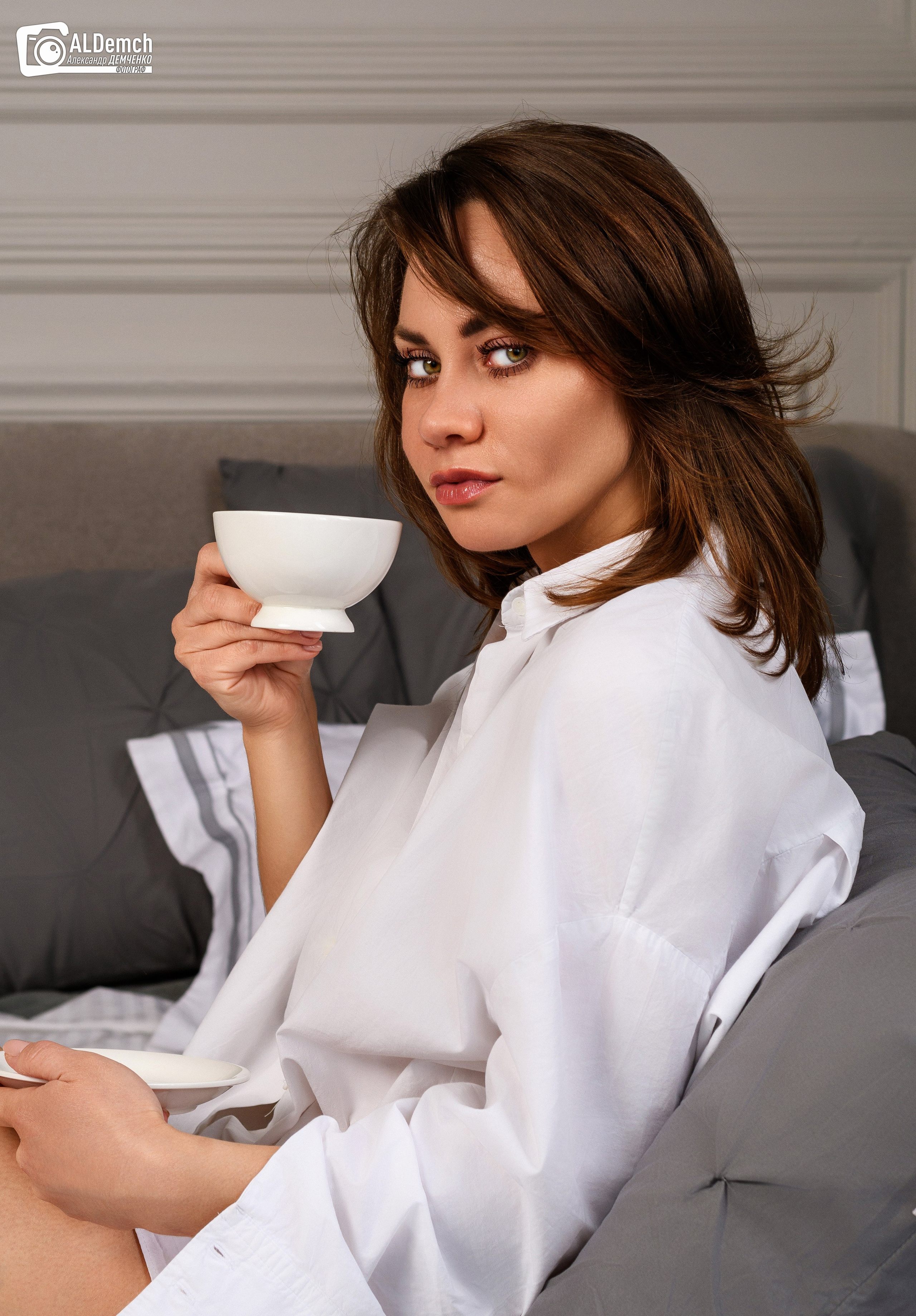 Референсы и фото идеи для фотосессии девушки в белой рубашке