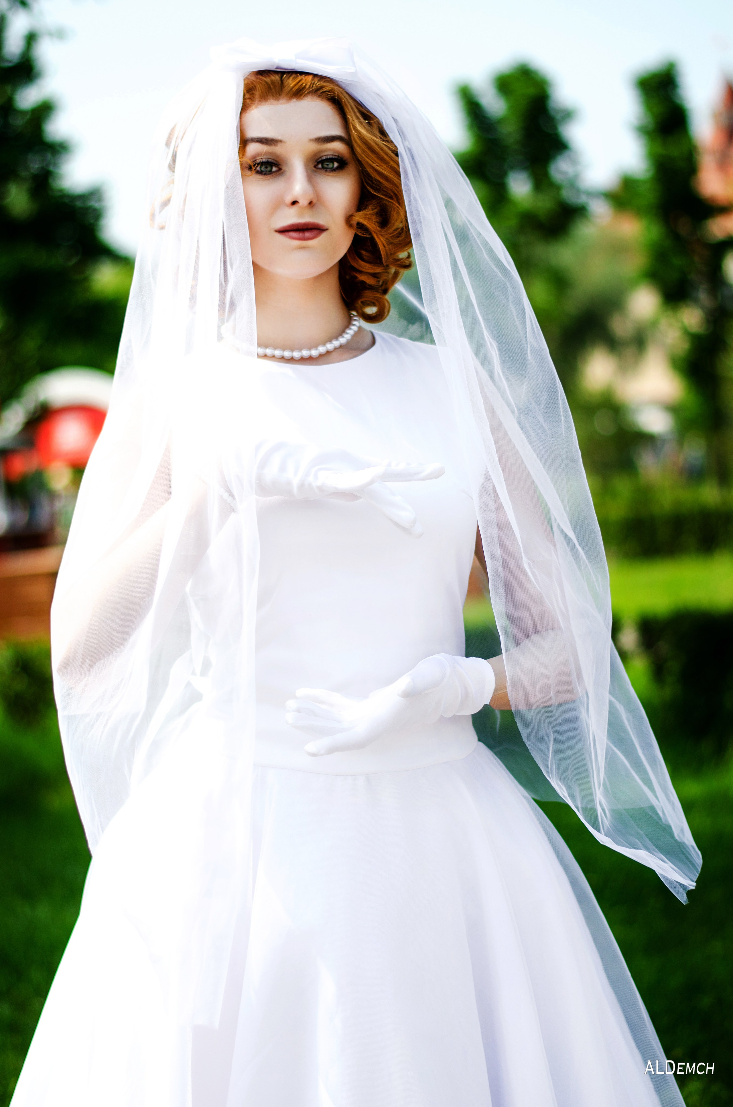 Свадебный фотограф в Москве и Дмитрове в студии и на улице