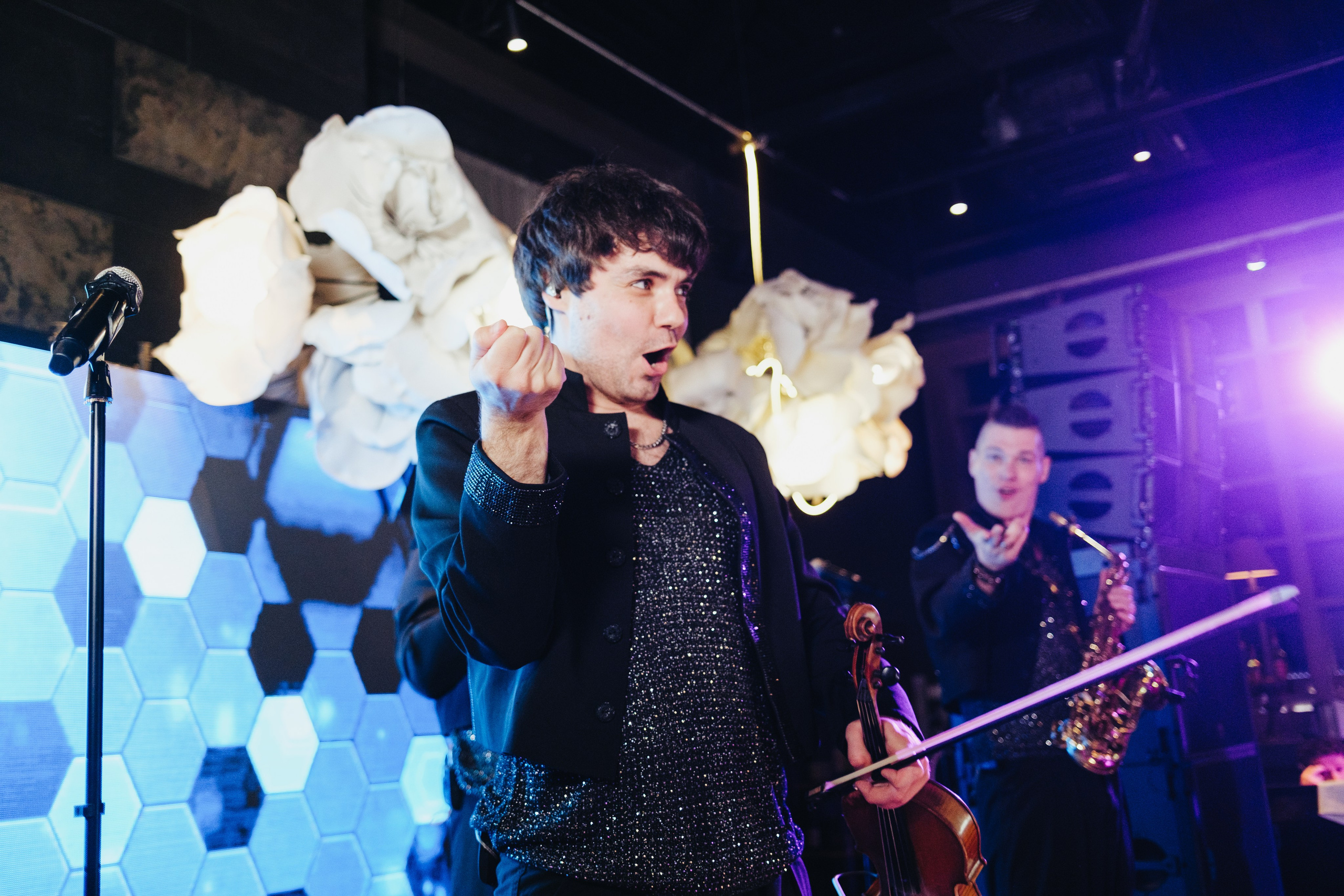 Корпоратив в Сириусу (Адлер) 10 лет компании. Свадебный фотограф Денис Ожигин в Краснодаре и крае. Эмоциональная и стильная съемка вашего дня