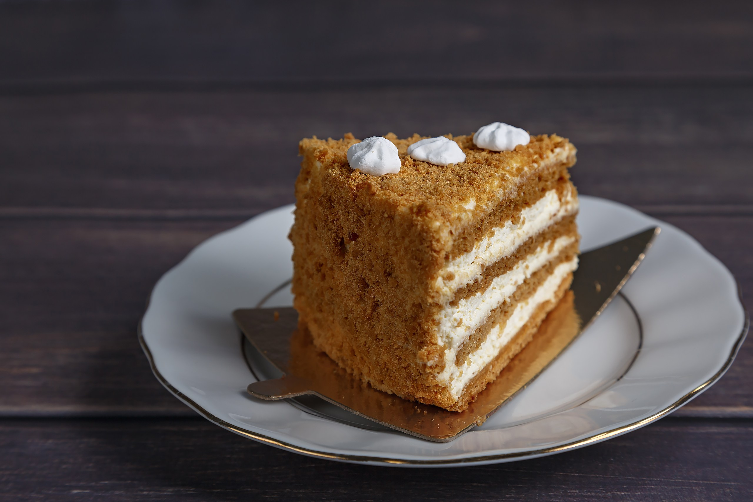 пирожное кофейни-кондитерской Konfi