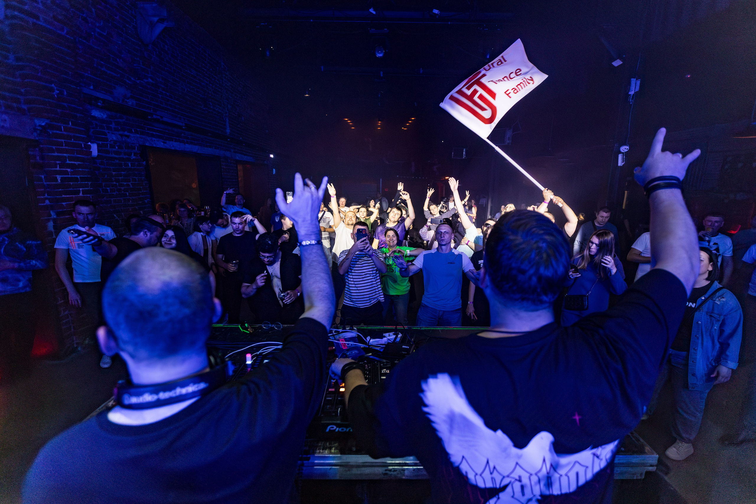 System Reality: Glow! в клубе Фабрика, Екатеринбург. Репортажный фотограф Екатеринбург | Яркий, качественный репортаж | Концерты, клубы, репортаж, праздники, корпоративы