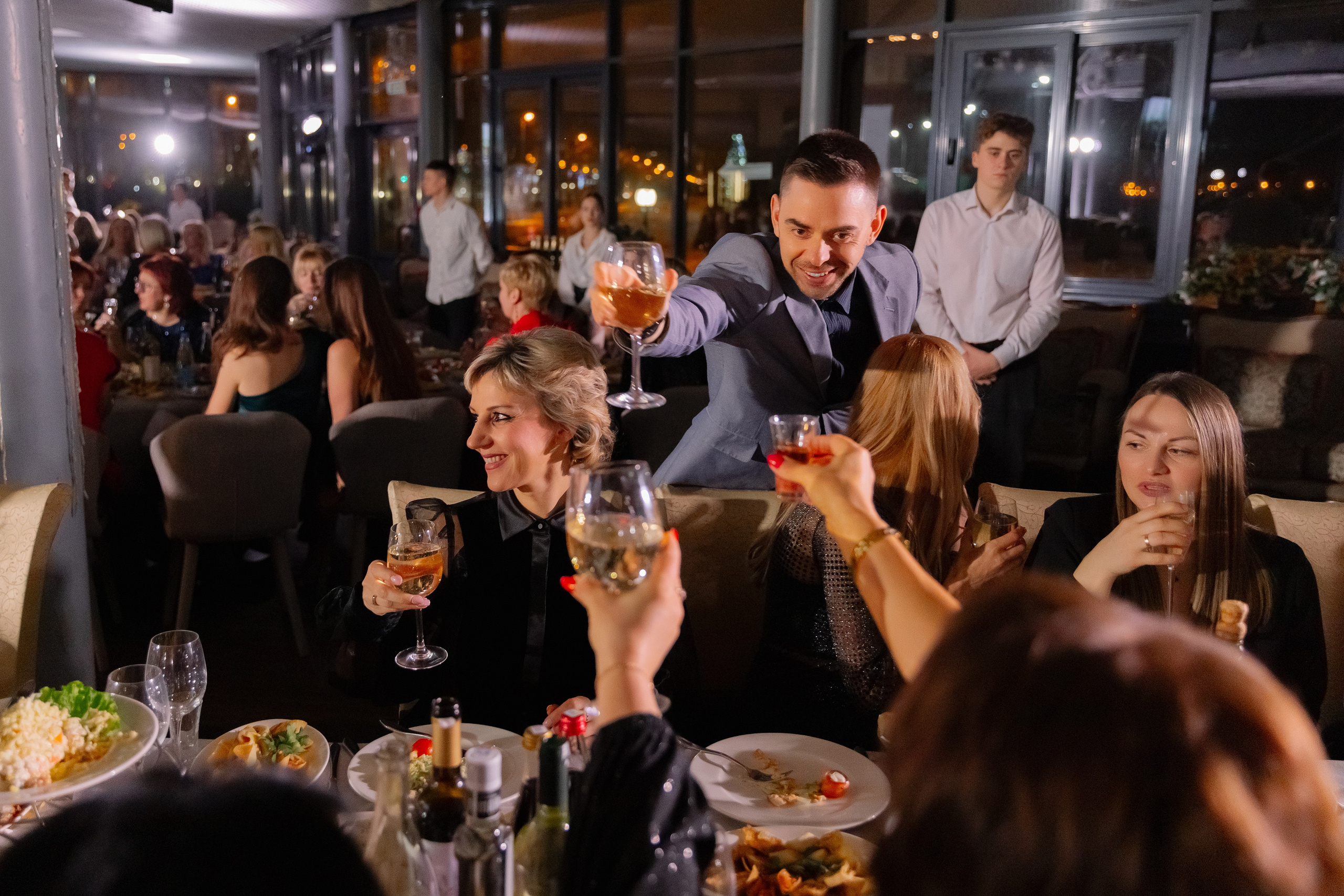 Корпоративная новогодняя фотосъемка для BELARUSBANK в Ресторане «Урарту». Свадебный фотограф в Минске/Беларуси Сергей Спиридонов