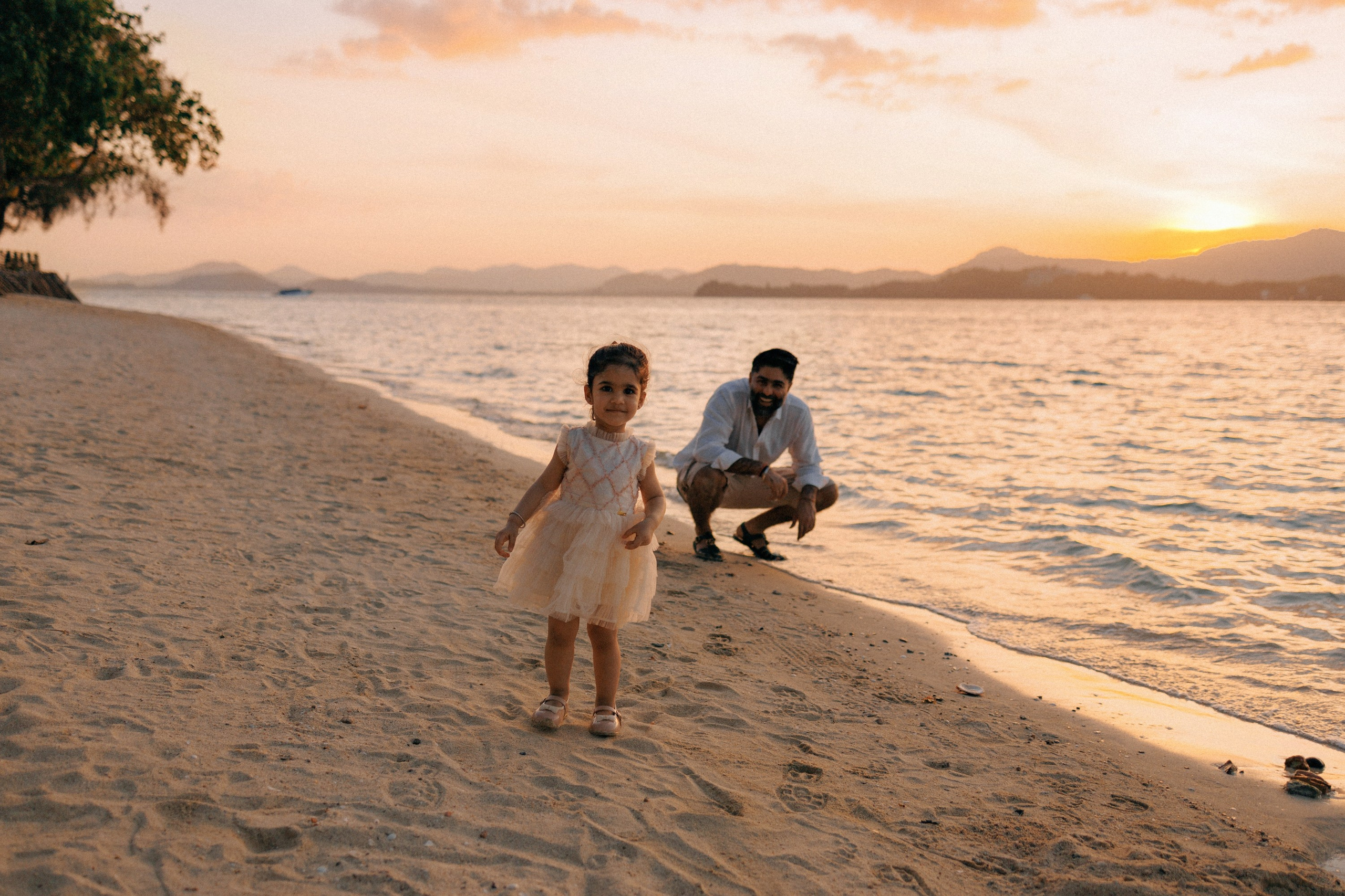 Family photoshoot in Phuket, Thailand. Fedor Lemeshko — Destination Wedding and Family Lifestyle photographer