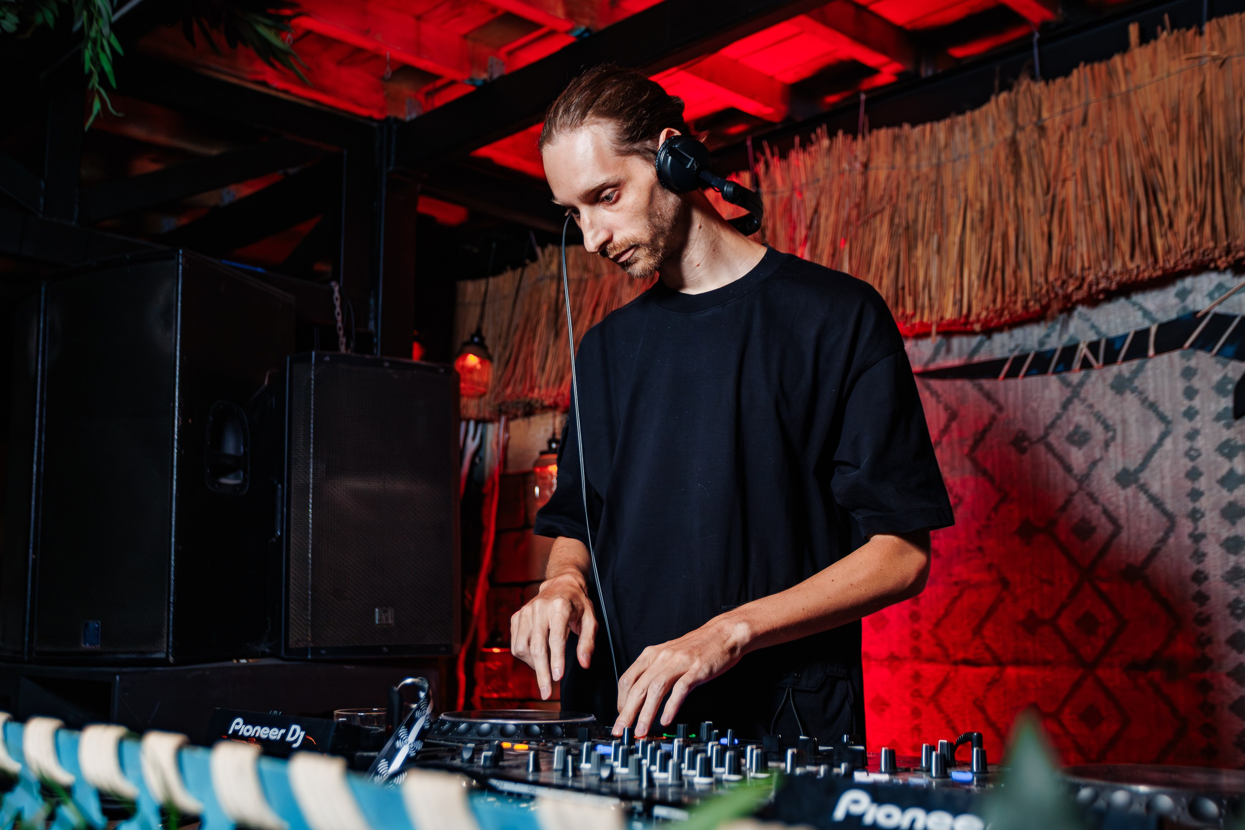 «LYRIQ"_Чайка на пляже_Ялта_15.08.2025 г. Аминов Руслан | Фотограф