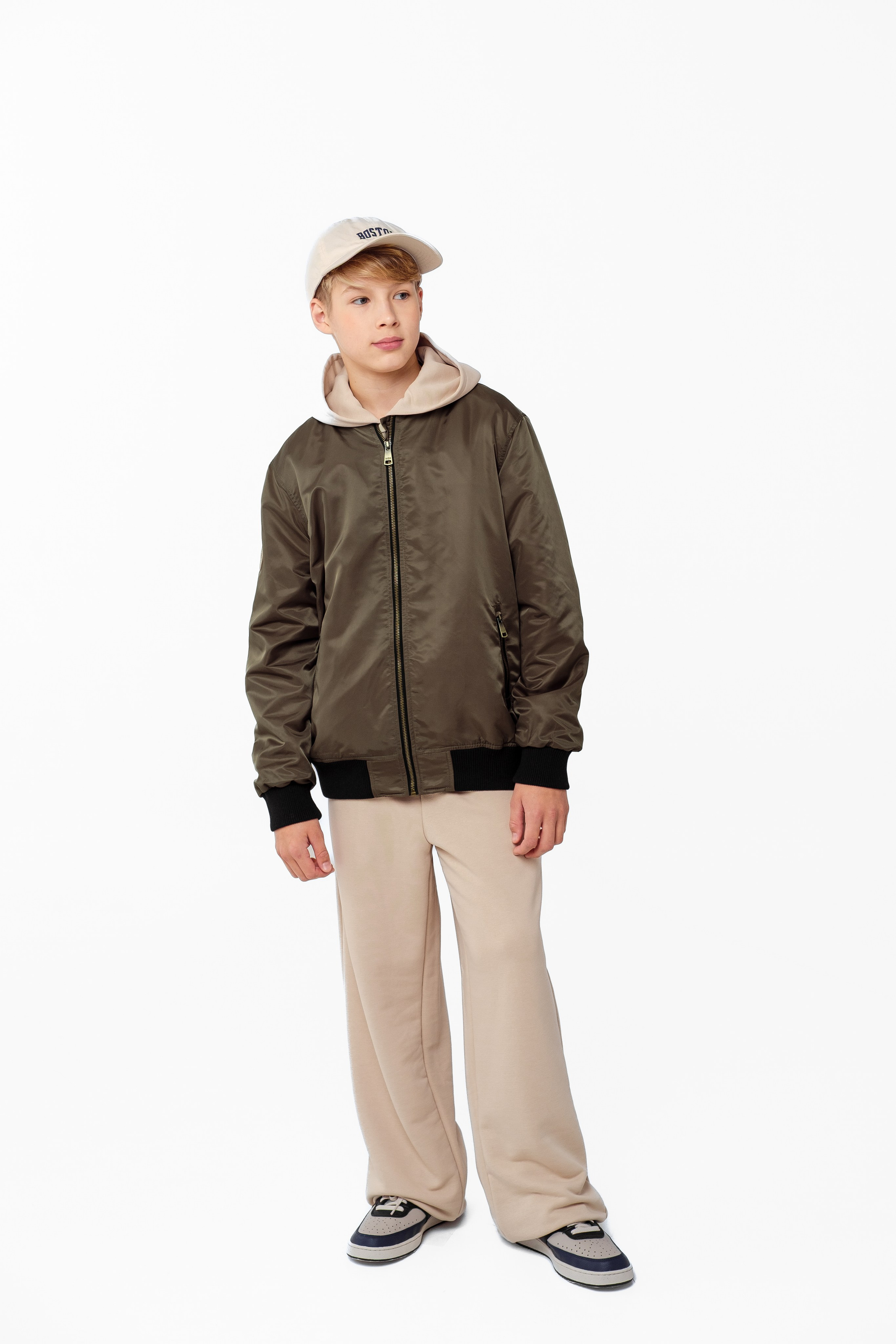 Съемка верхней одежды для каталога и маркетплейсов в Санкт-Петербурге. Фотосессия для маркетплейсов