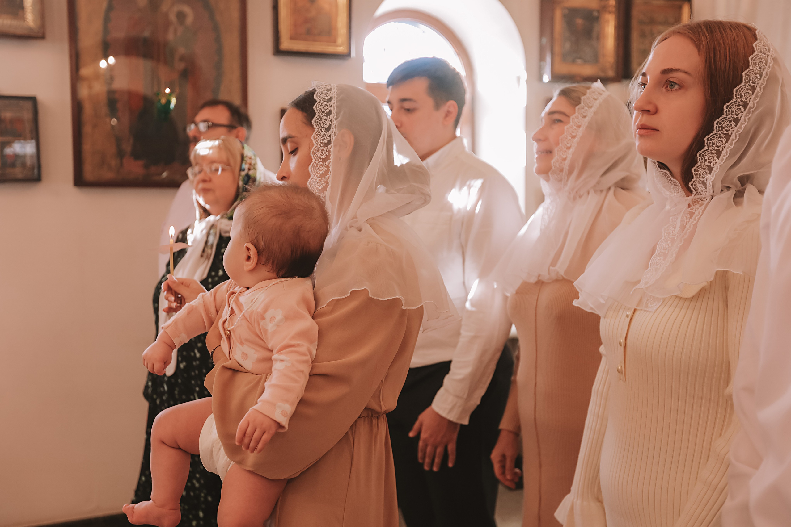 Крещение круглая церковь. Семейный фотограф Тюмень, фотограф на роды Салмина Мария