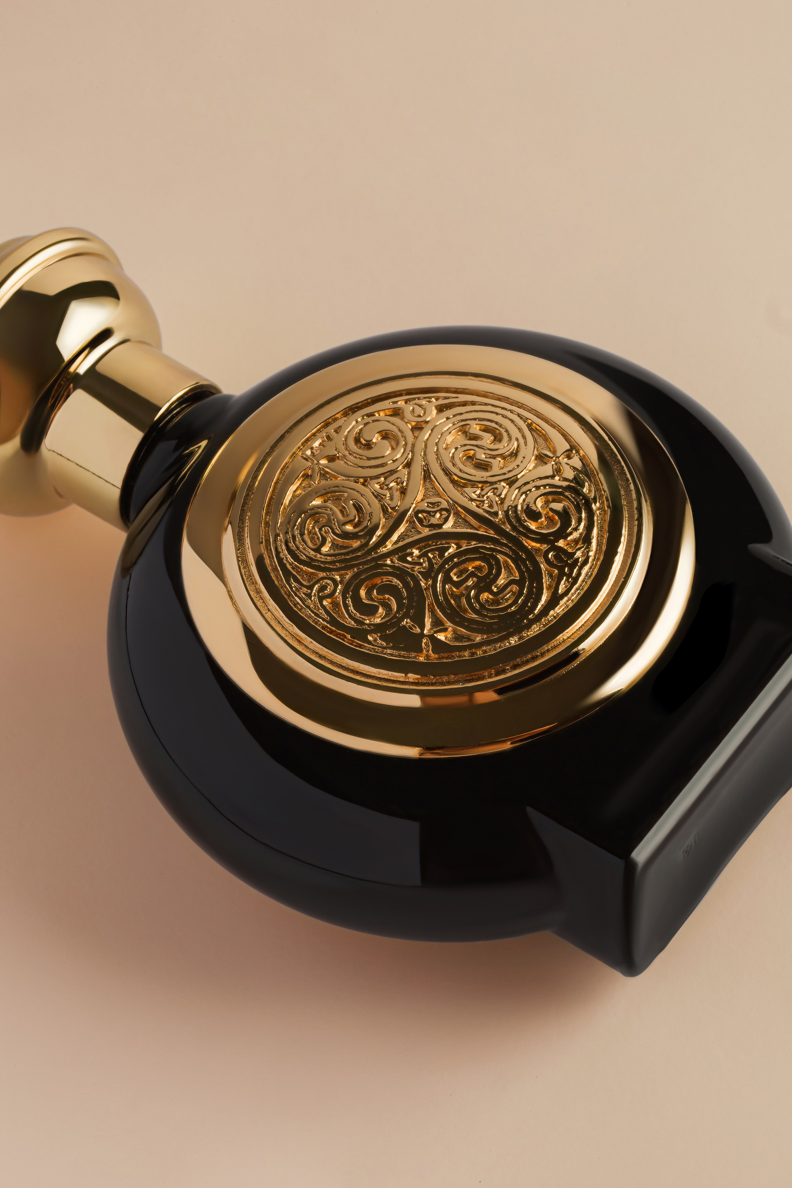 Художественная обработка парфюмов | Студия SVITHART