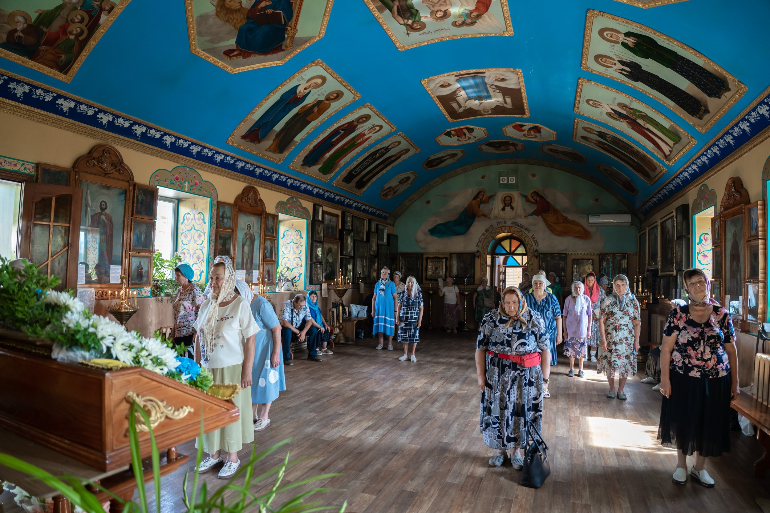 Праздник в честь иконы Казанской в Никольском храме, г. Первомайск ЛНР. Фотограф Таинств Луганск