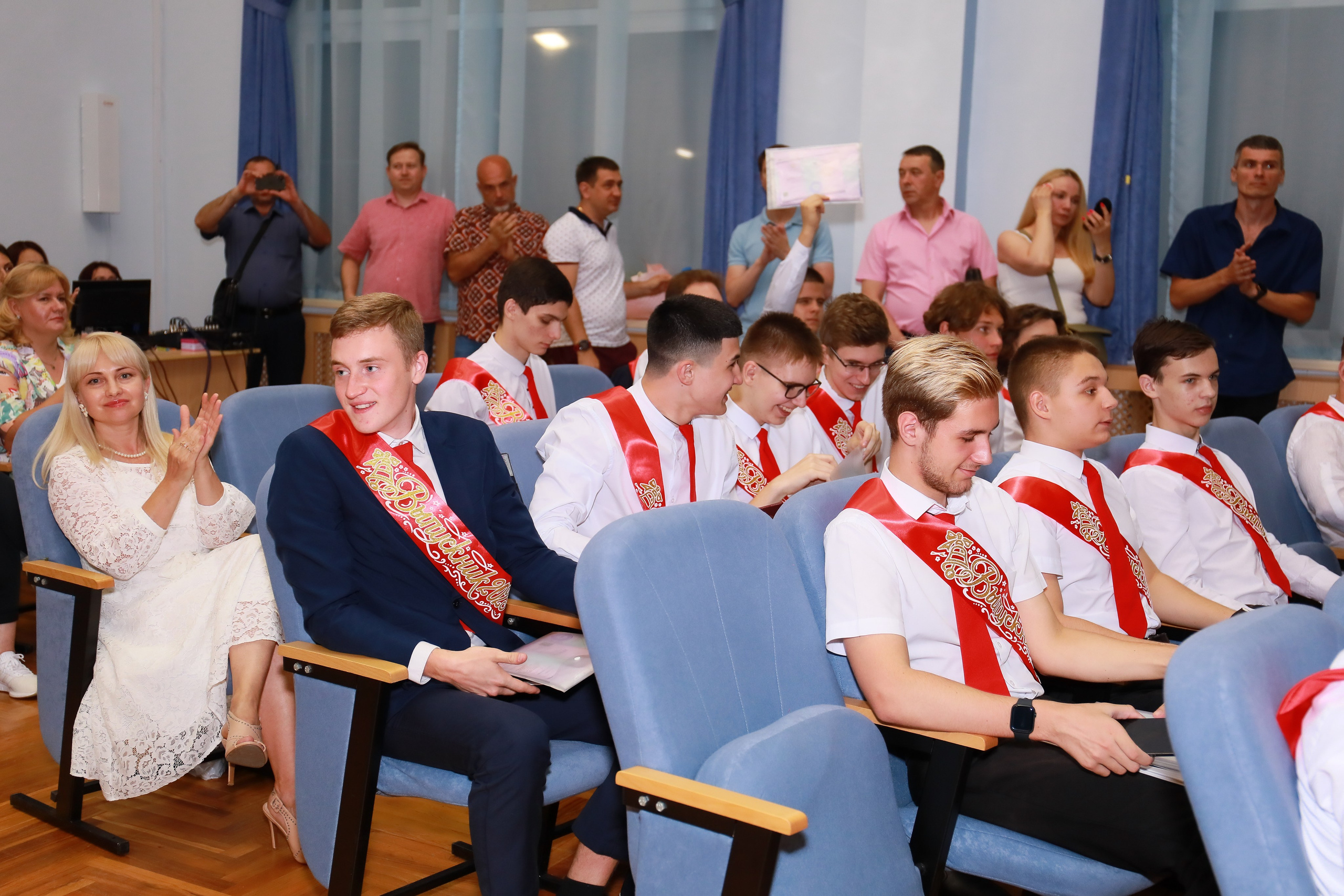 Вручение аттестатов (СОШ 101). Детский семейный фотограф Краснодар