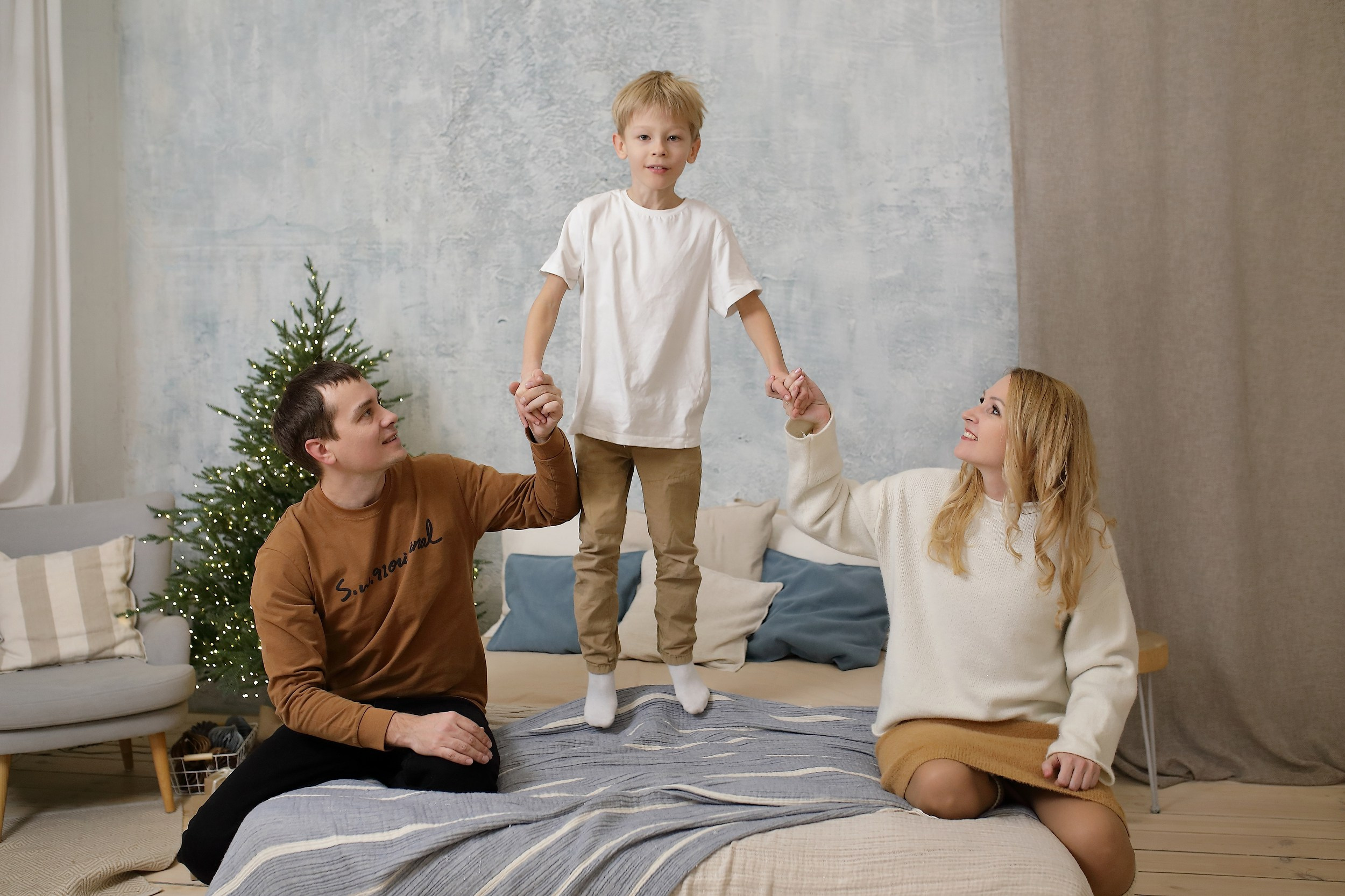 Семейная фотосессия под новый год. Свадебный и семейный фотограф и видеограф в Екатеринбурге Полянские Тимур и Анастасия