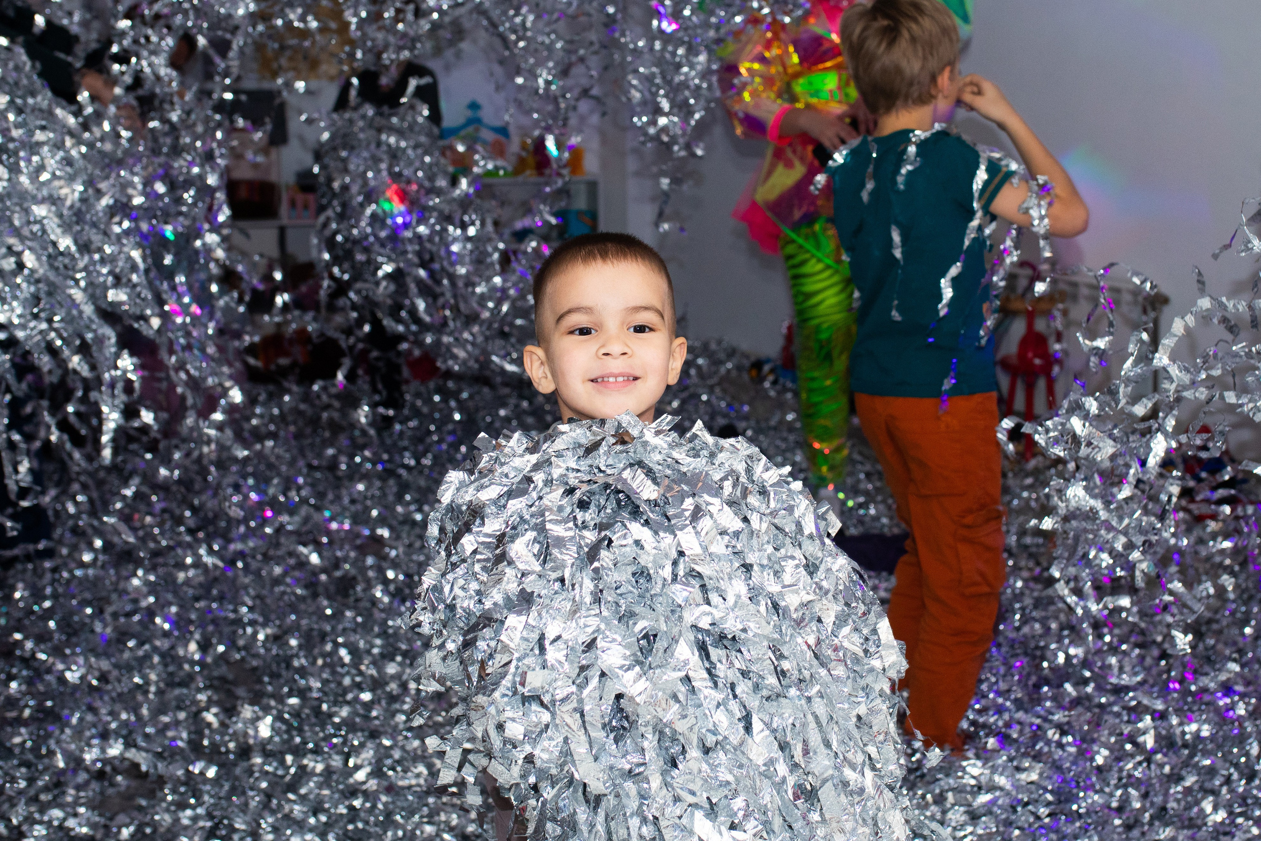 Гринч или как выключили свет в лофте вечером) атмосферные фото детского праздника со свечами и фонариками. Фотограф в Новосибирске Ася Зверева