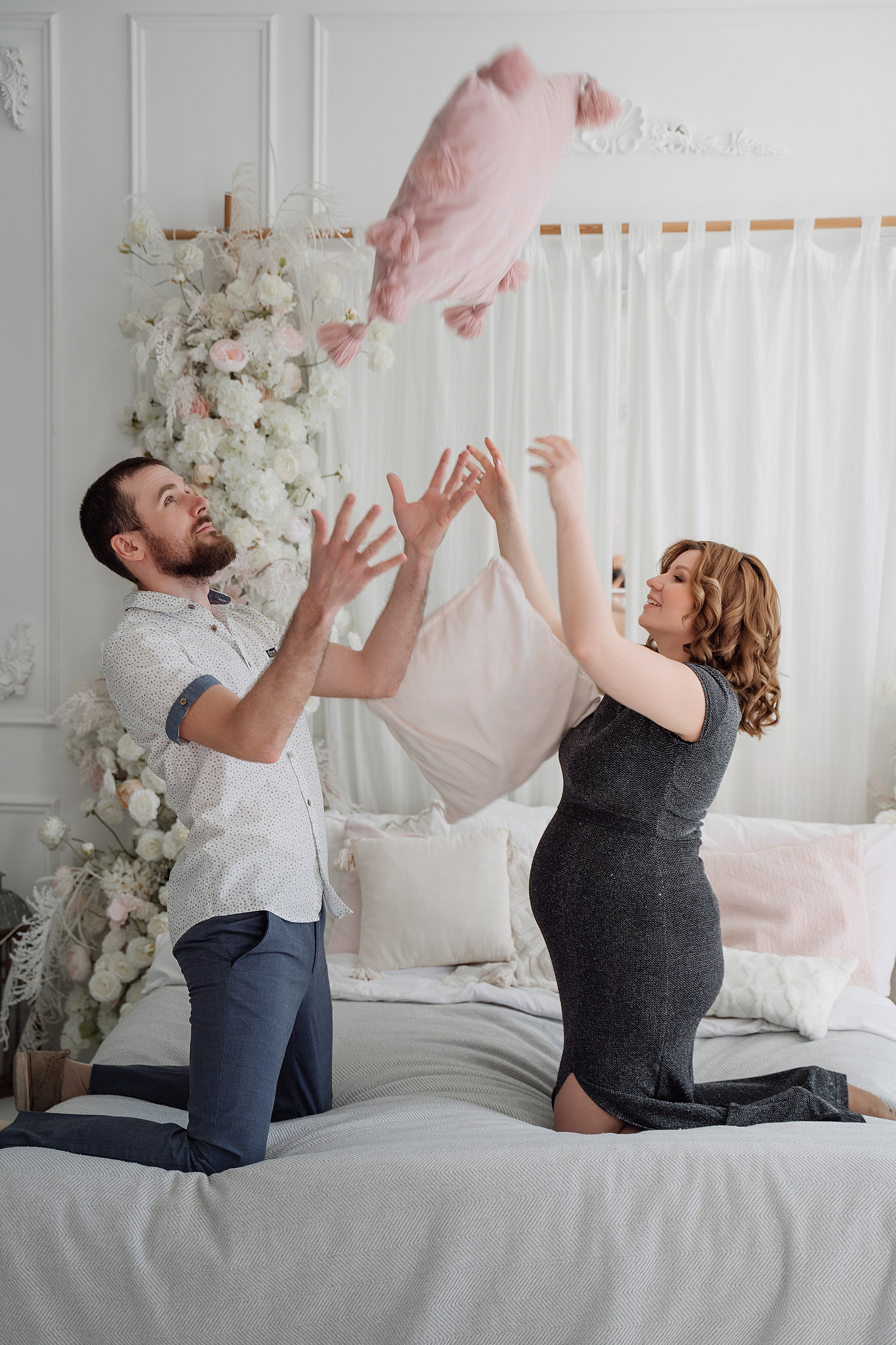 Беременная съемка в студии. Свадебный фотограф