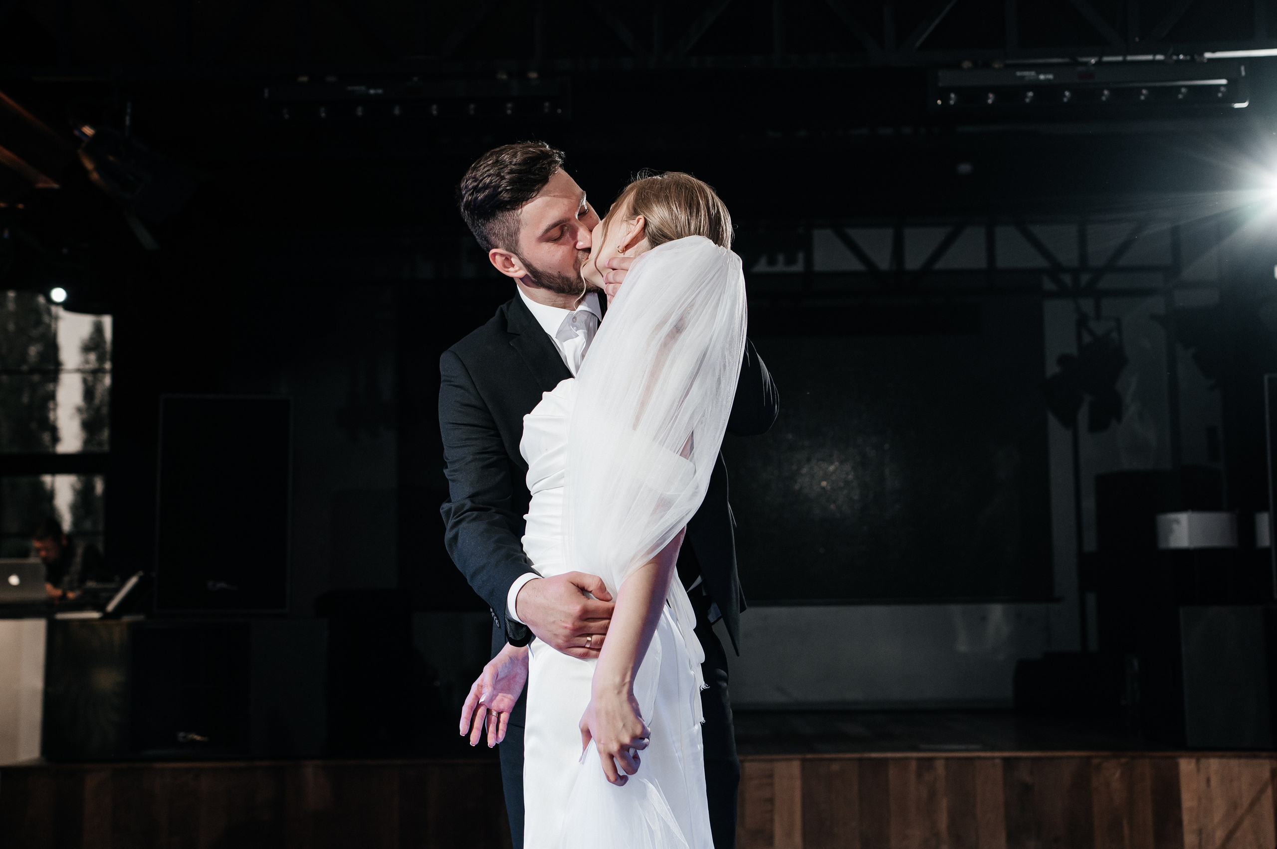 Даниил и Валерия. Черная утка. Полный день. Фотограф Екатерина Бочарникова