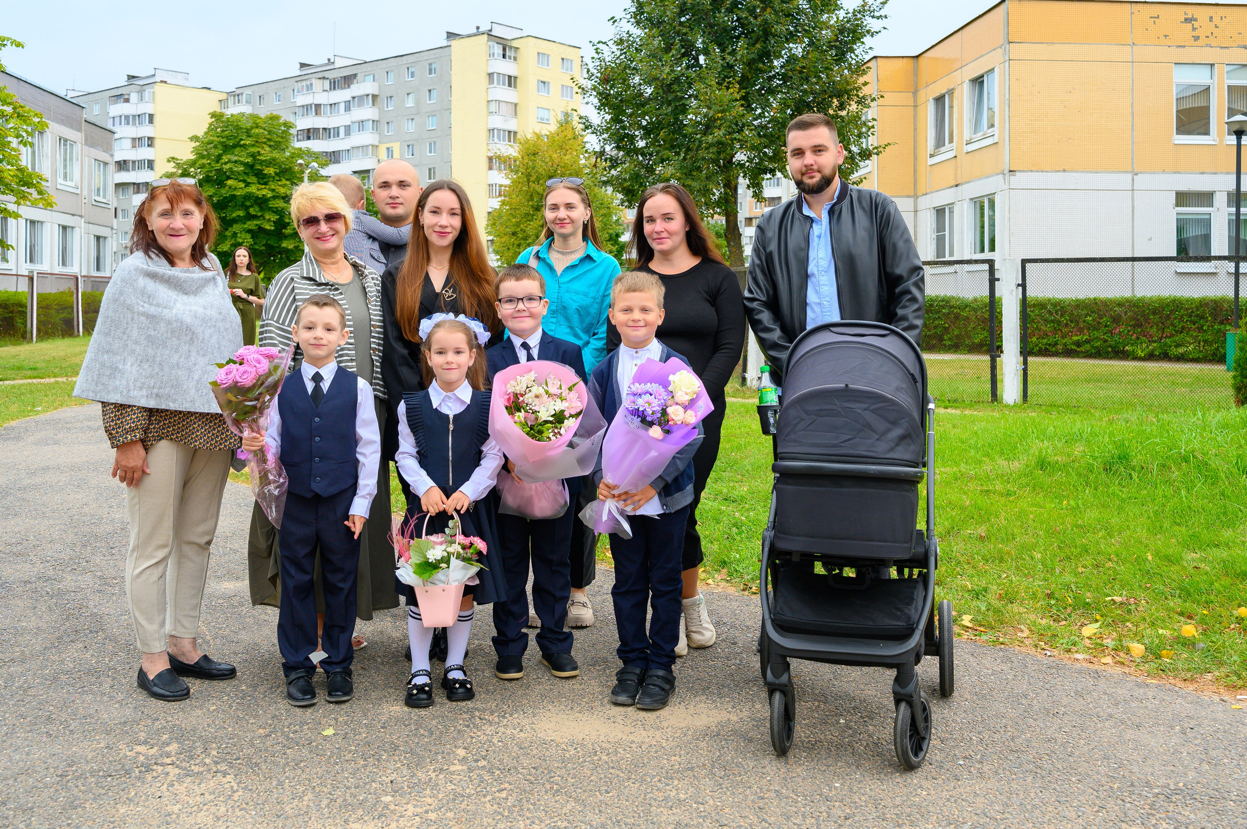Вот звучит первый звонок, перед этим долгое приготовление к новому этапу в жизни, Яромир идет в школу. Фотоуслуги, услуги фотографа, фотографирование важных событий