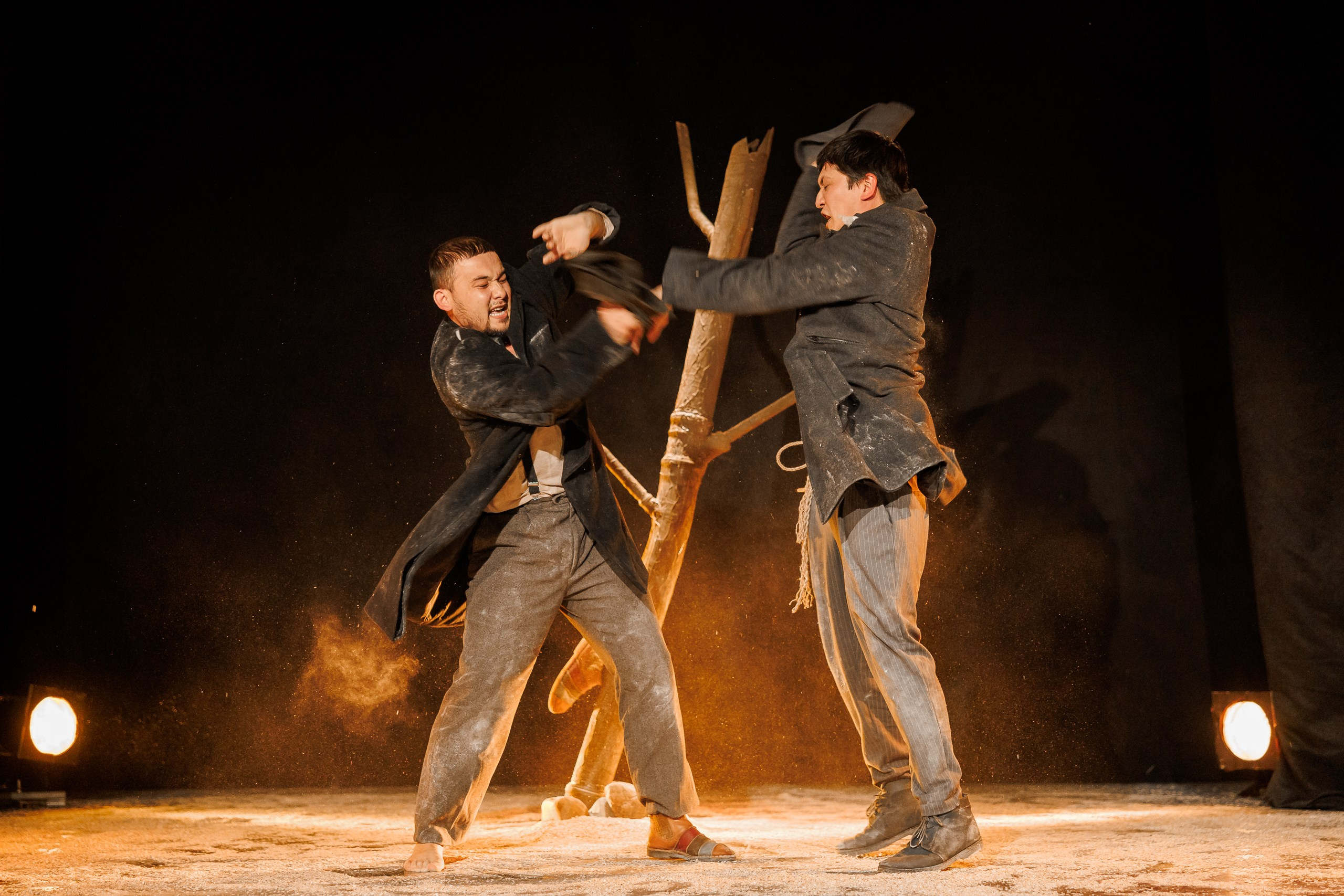 Спектакль «В ожидании Годо» от театра Д. Лица в СПб. Фотограф в Санкт-Петербурге — Сергей Петров