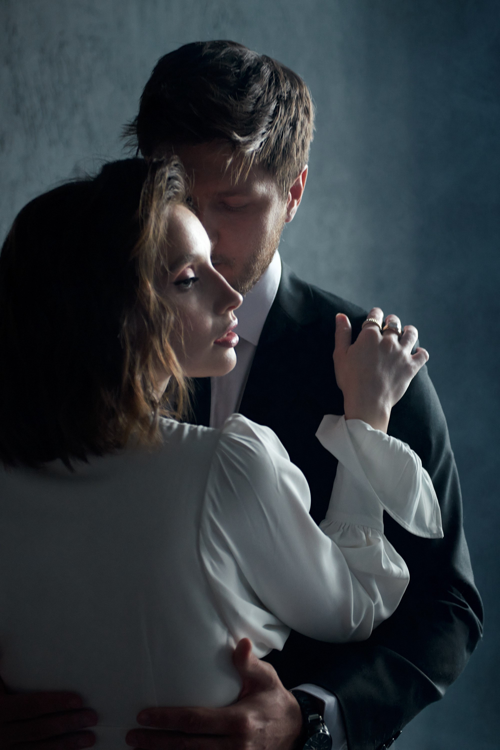 Свадебная фотосессия с борзыми в фотостудии