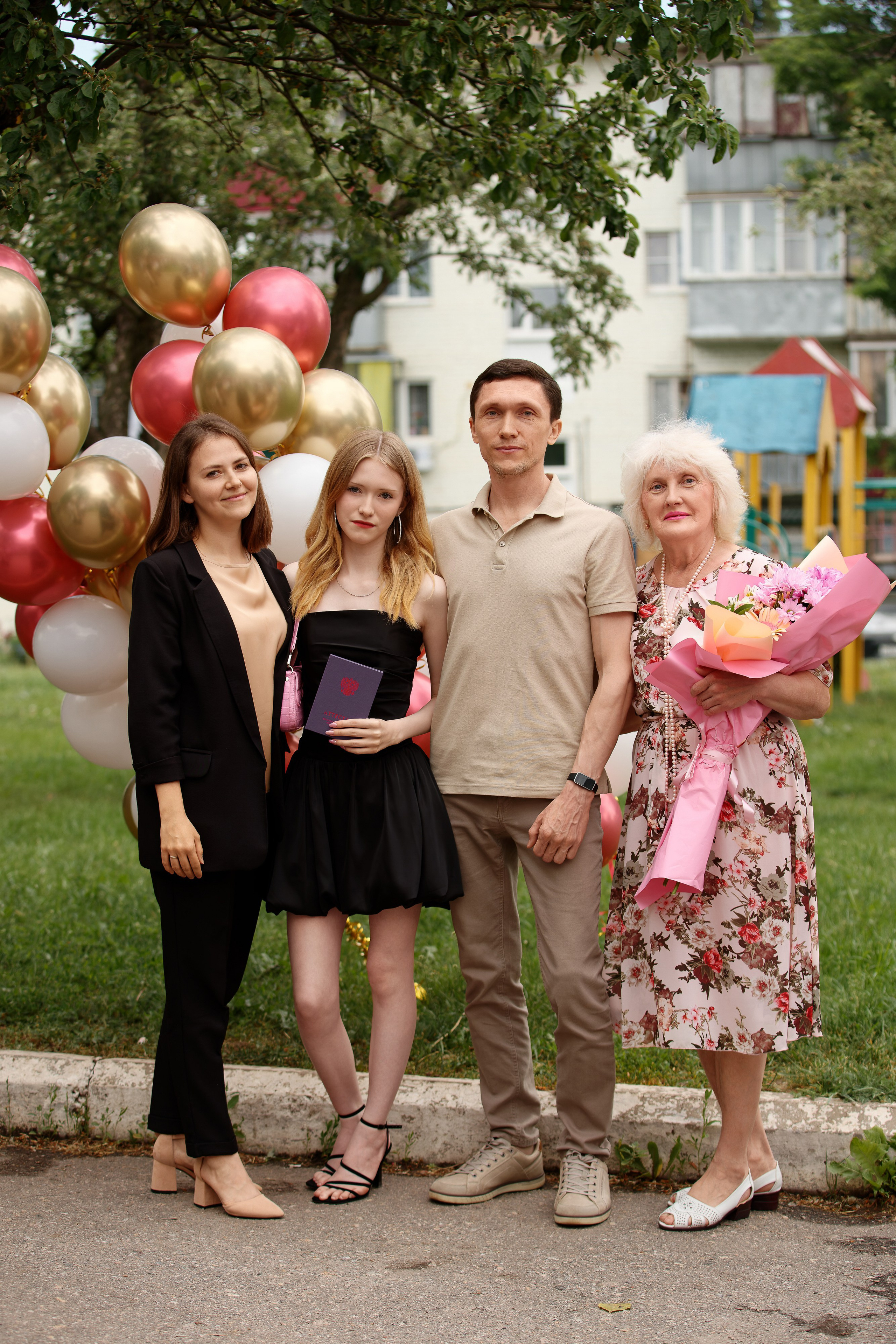 Вручение аттестатов Школа № 57. Семейный фотограф — Макс Белогрудов