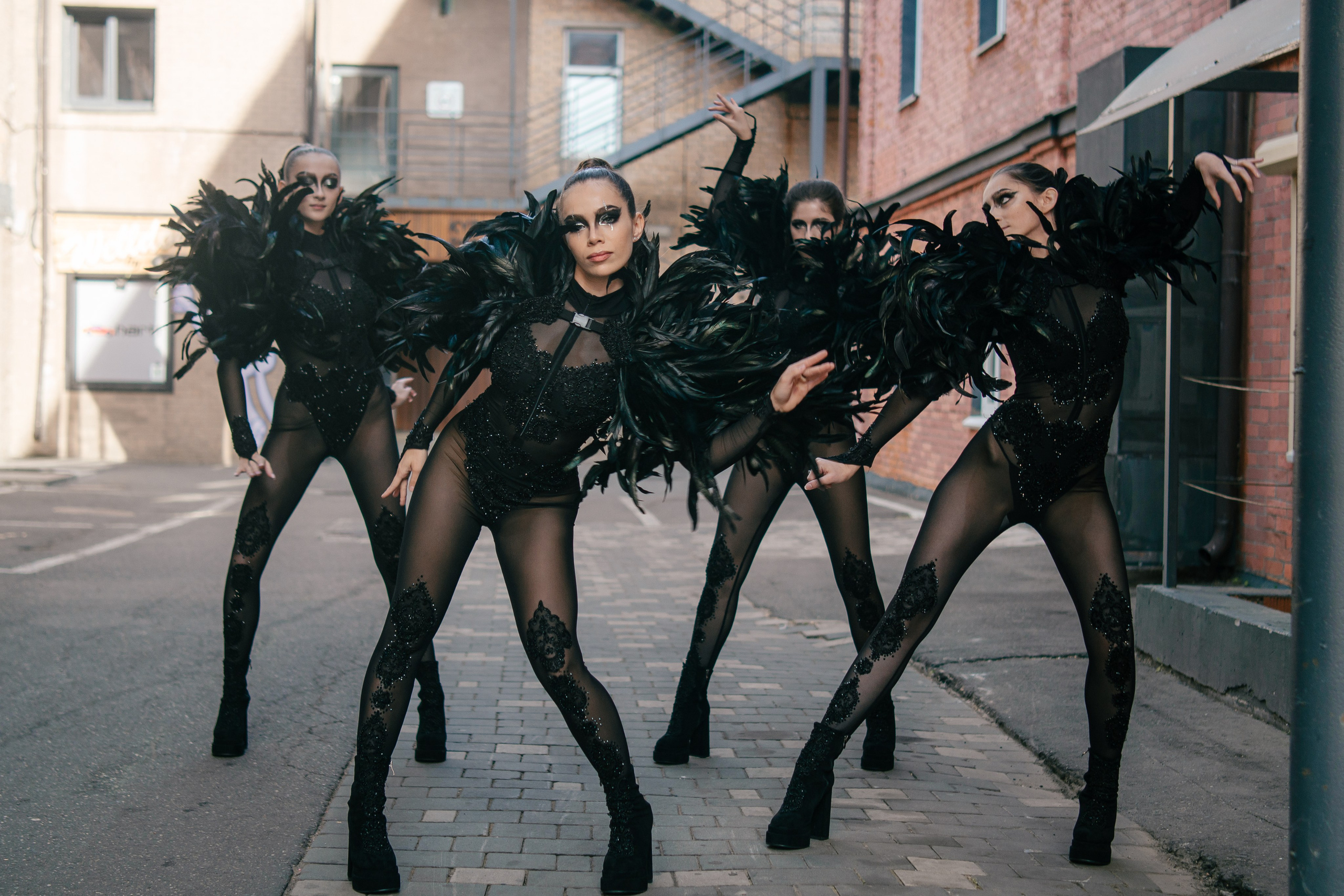 Вороны Circus Zone. Фотограф / видеограф в Москве и Сочи Sofia Riversong