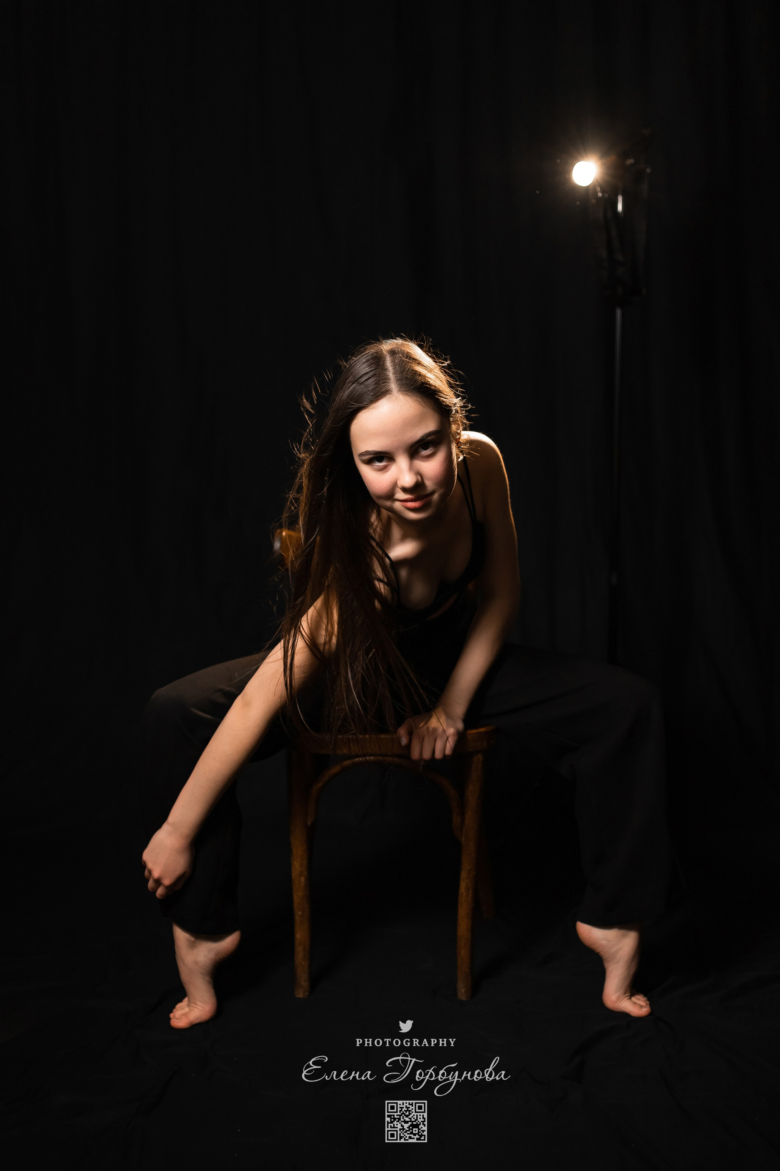 Моя студия. Полина и стул. Январь 2024. Фотограф Пермь. Свадьбы. Семья и дети, школа, д. сад. Фотокниги