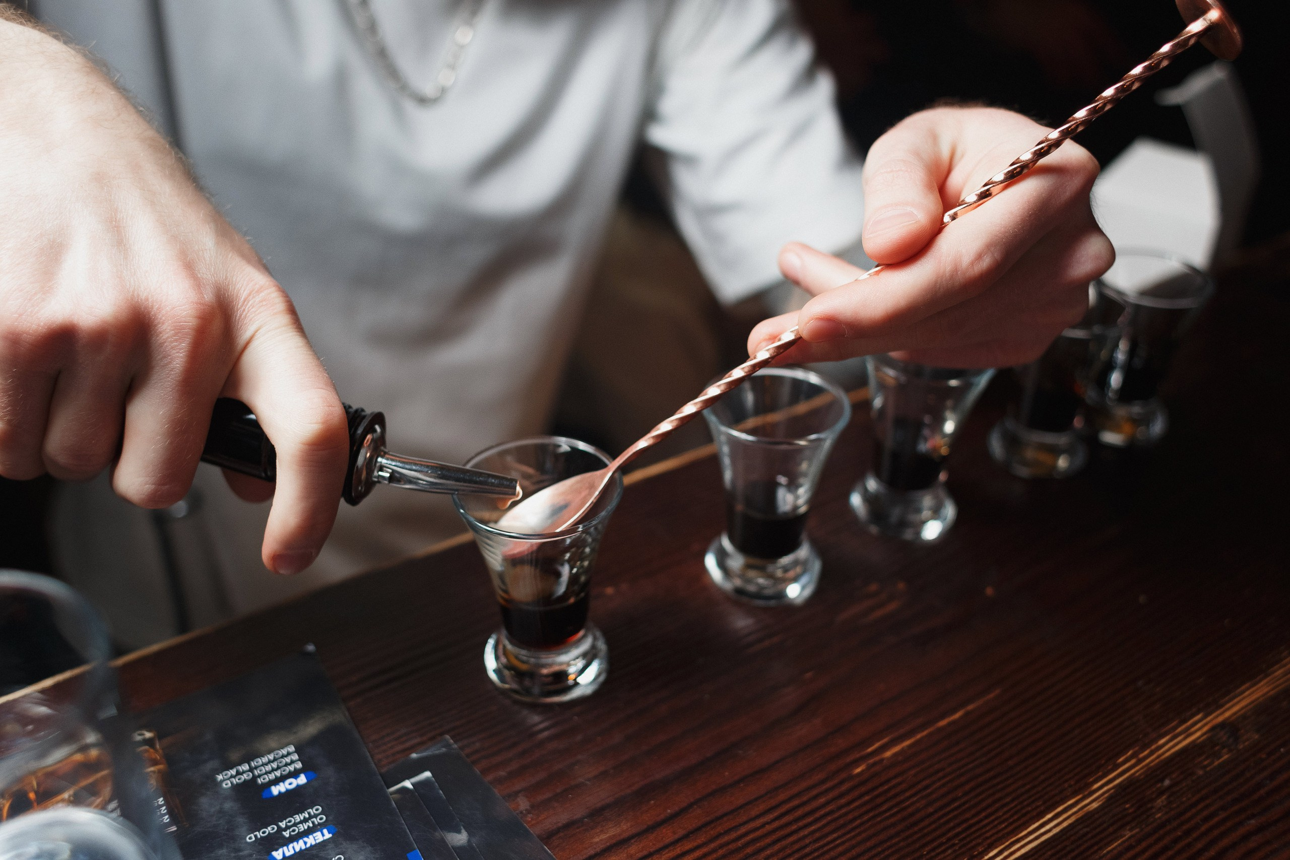 Захватывающий вкус и атмосфера: кальянная в Таганроге Бейкер Стрит. Свадебный и семейный фотограф в Таганроге Бакарюк Антон