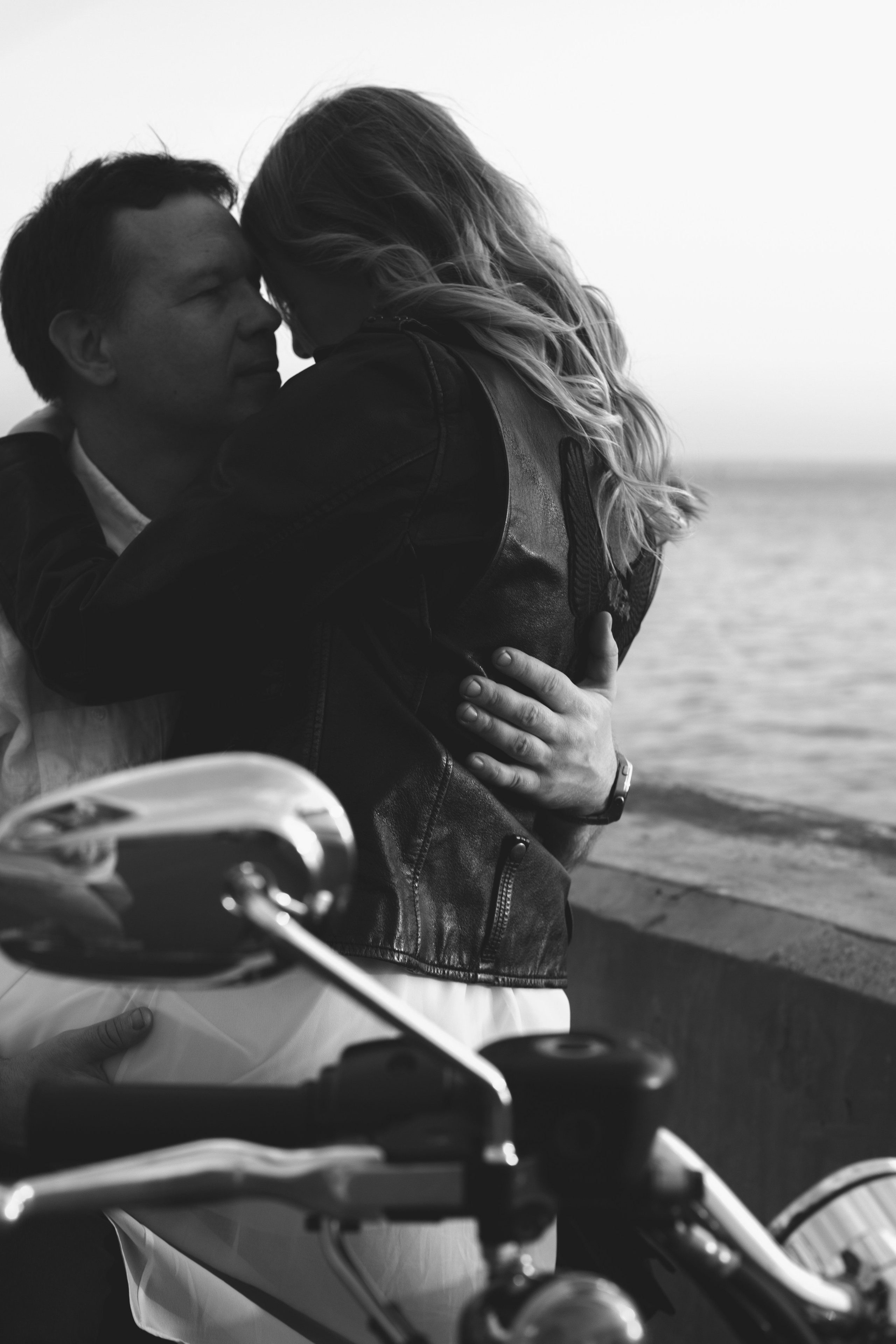 Фотосессия Love story Лахта на закате с мотоциклом. Фотограф в Санкт-Петербурге, Анна Скворцова