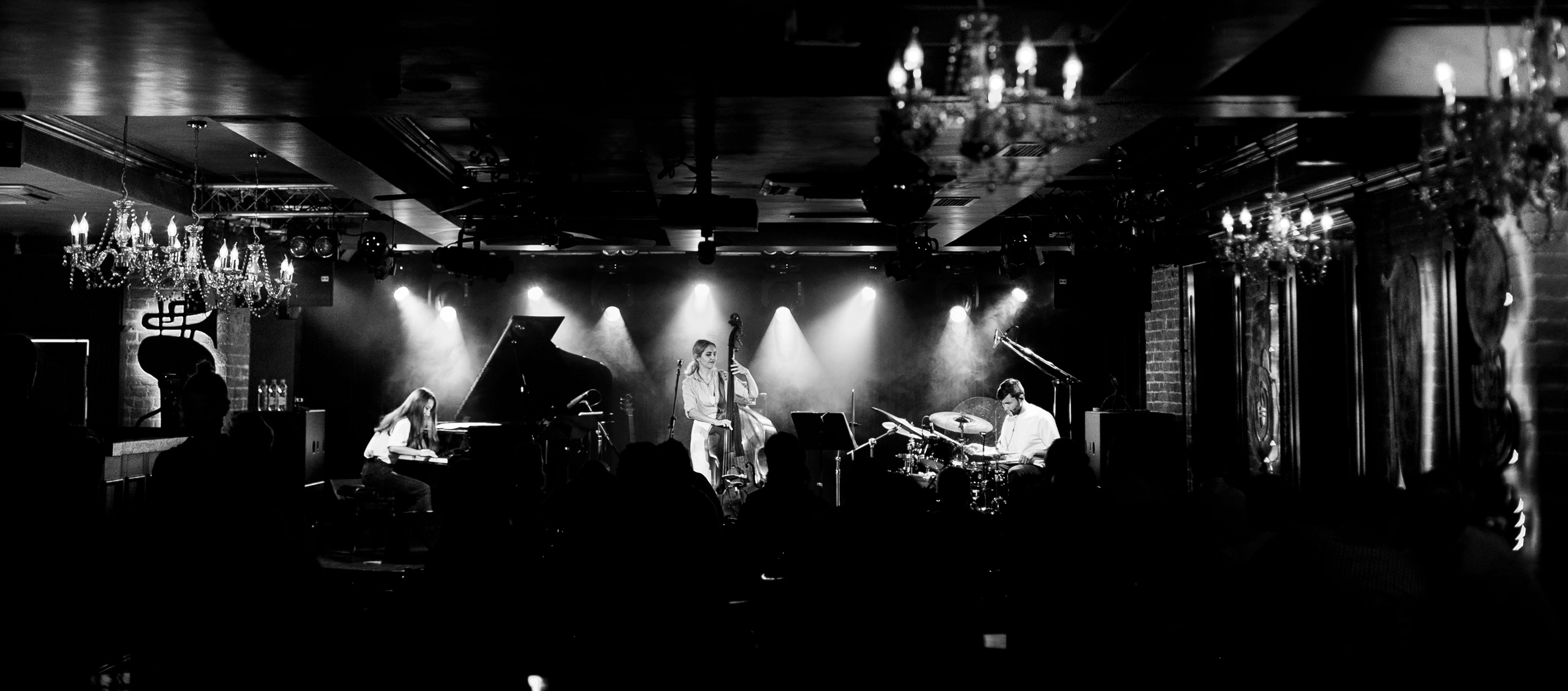 Фотосъемка концерта Дарьи Шорр в клубе Алексея Козлова. Репортажный фотограф Борис Геер