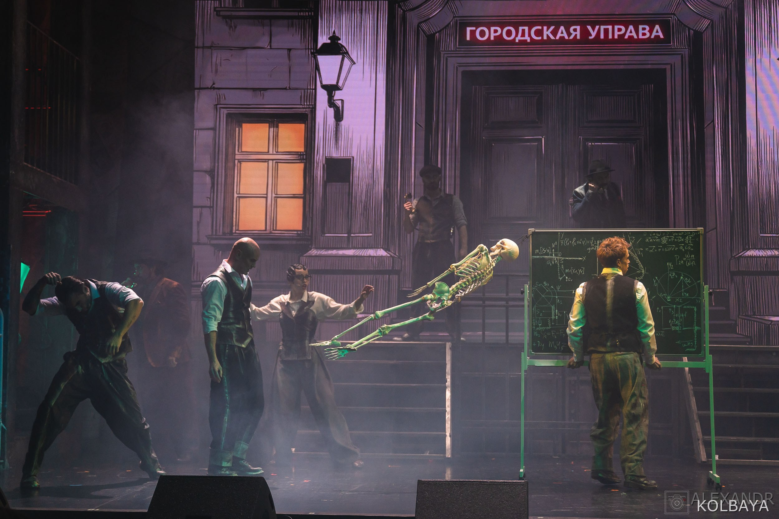 Фотографии со спектакля «Однажды в городе N». Концертный и театральный репортажный фотограф в Москве Александр Колбая