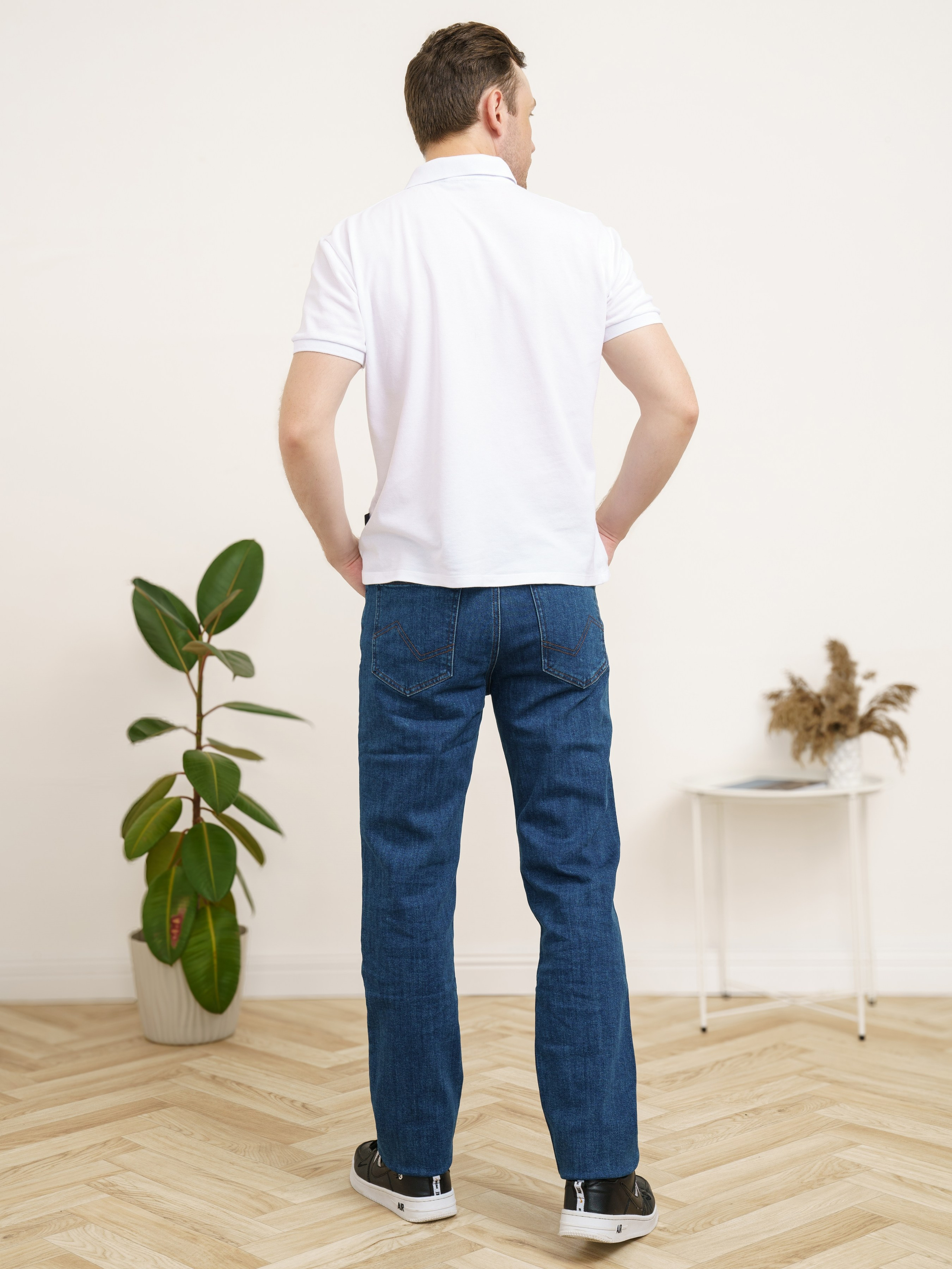 Джинсы, модель Алексей. KED Production — продакшн из СПб. Создаём фото, видео и контент, который помогает брендам и селлерам продавать больше