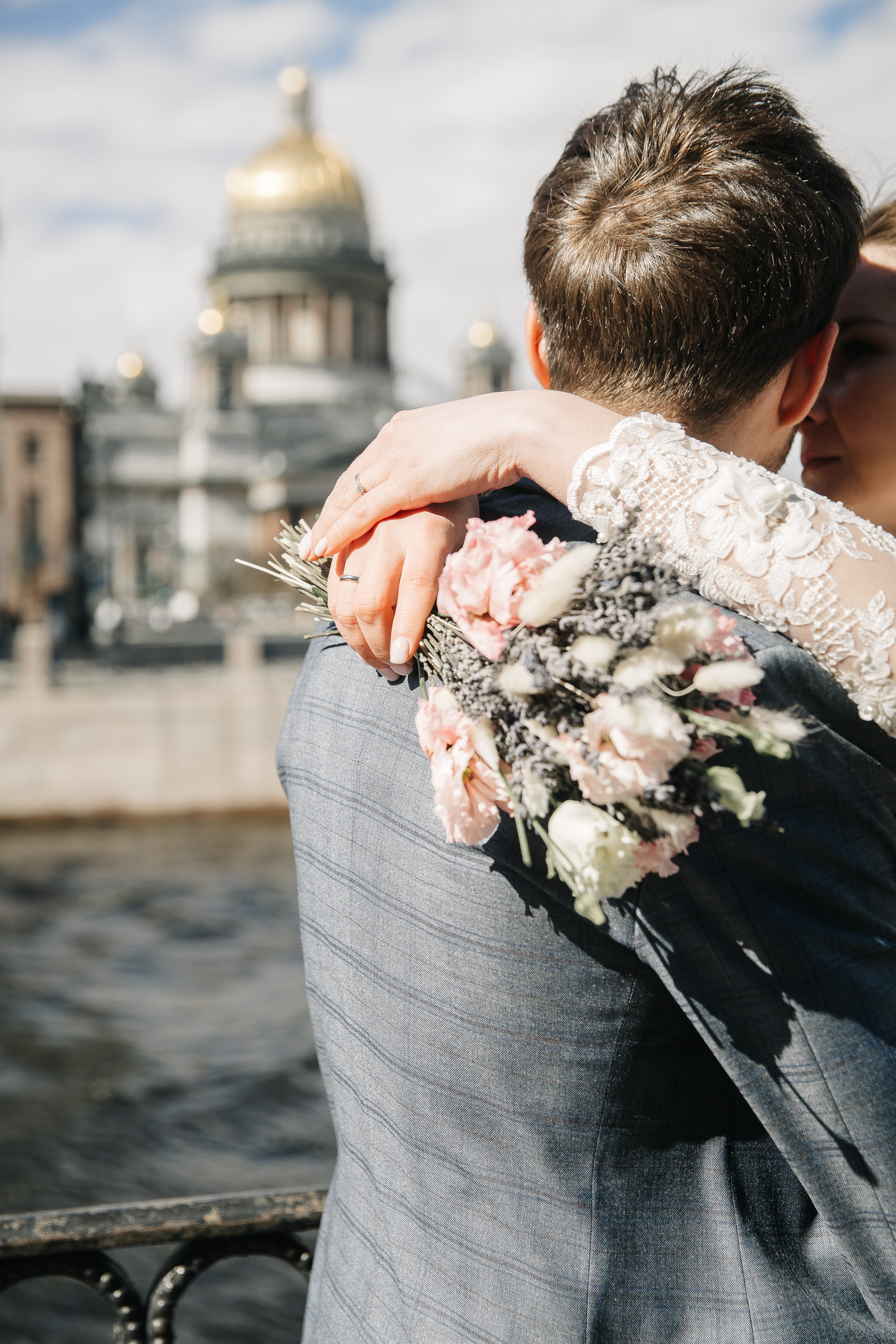 МАЙ | Дворец № 1, Атланты, Эрмитажный дворик. Свадебный фотограф в Санкт-Петербурге Полина Корзухина
