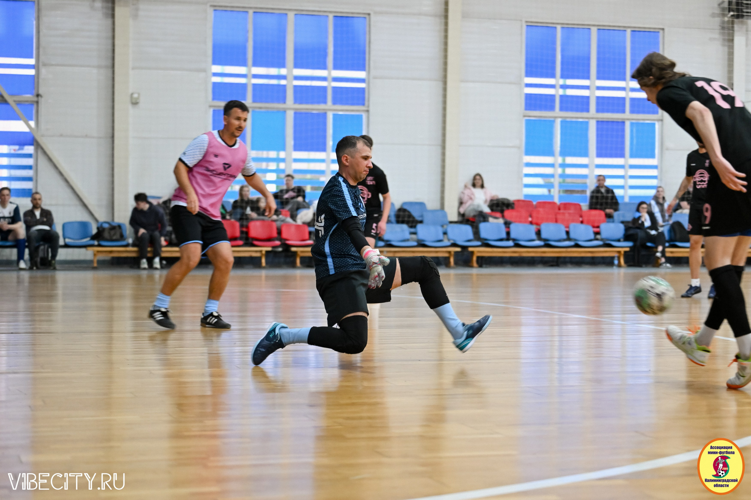 8 тур Корпоративной Бизнес-Лиги по футзалу. VIBECITY.RU Вайб Сити Ру Фоторепортажи Фотоотчеты Калининград