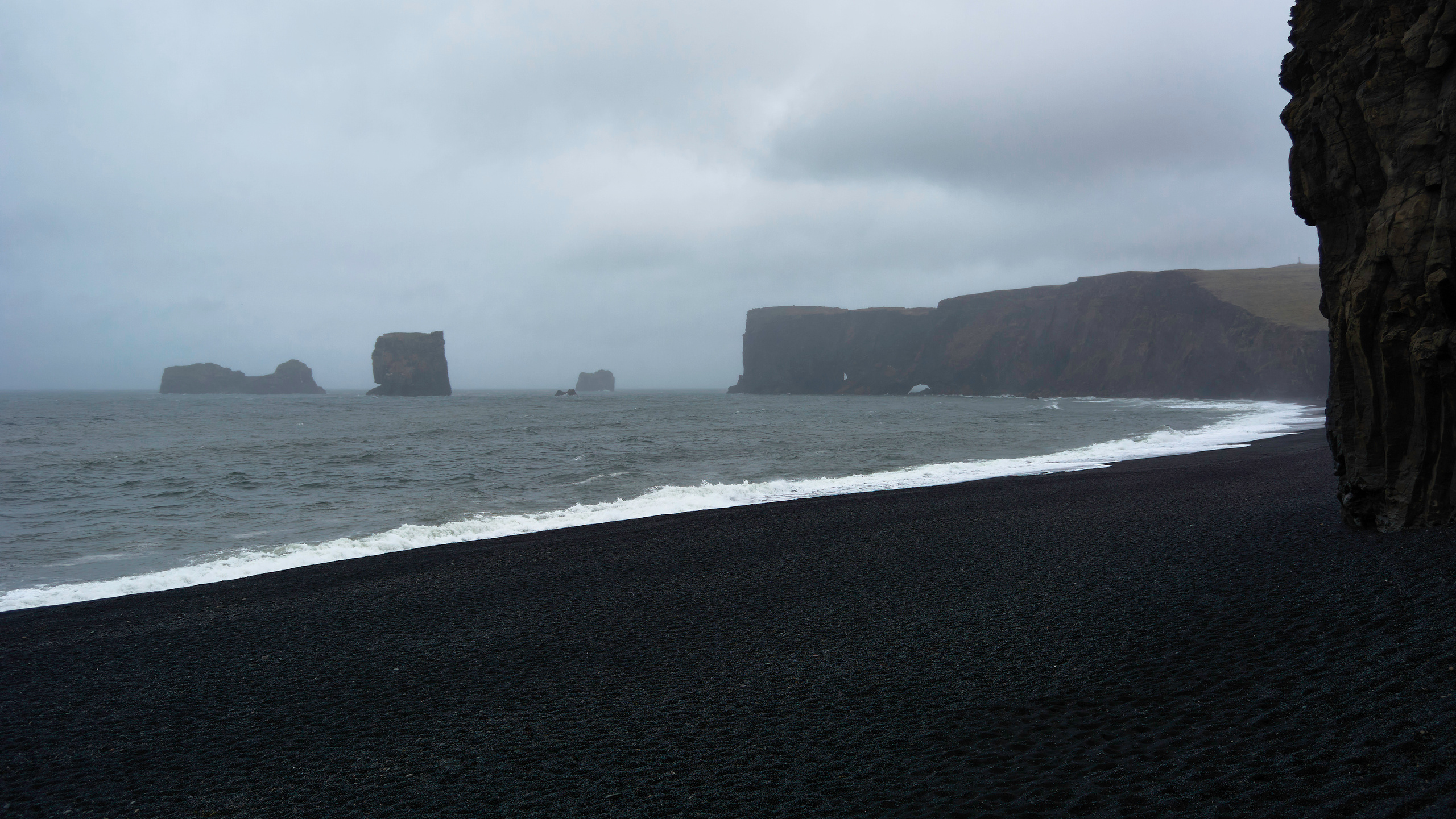 Черный пляж Рейнисфьяра. Алексей Попов