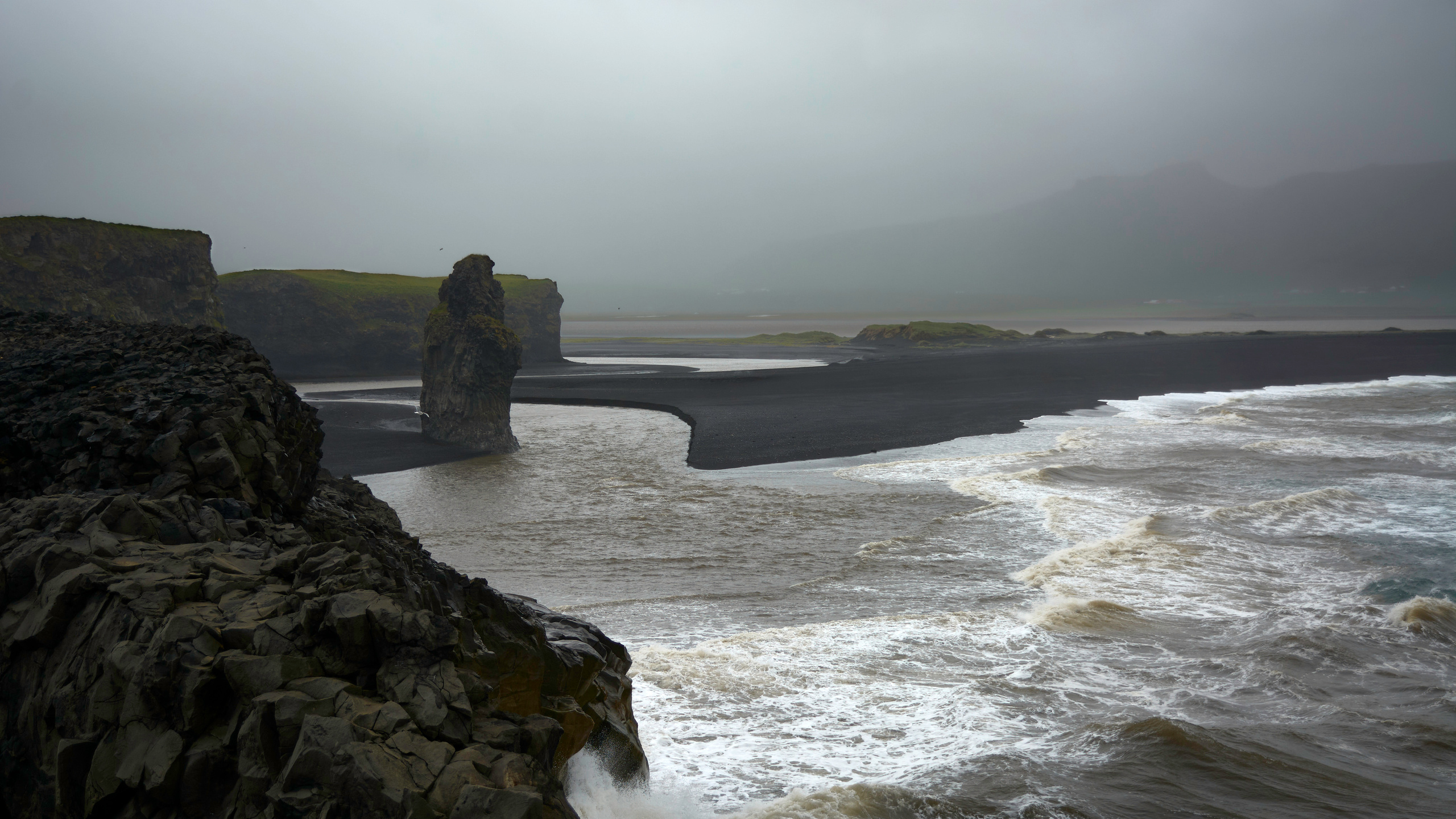 Черный пляж Рейнисфьяра. Алексей Попов