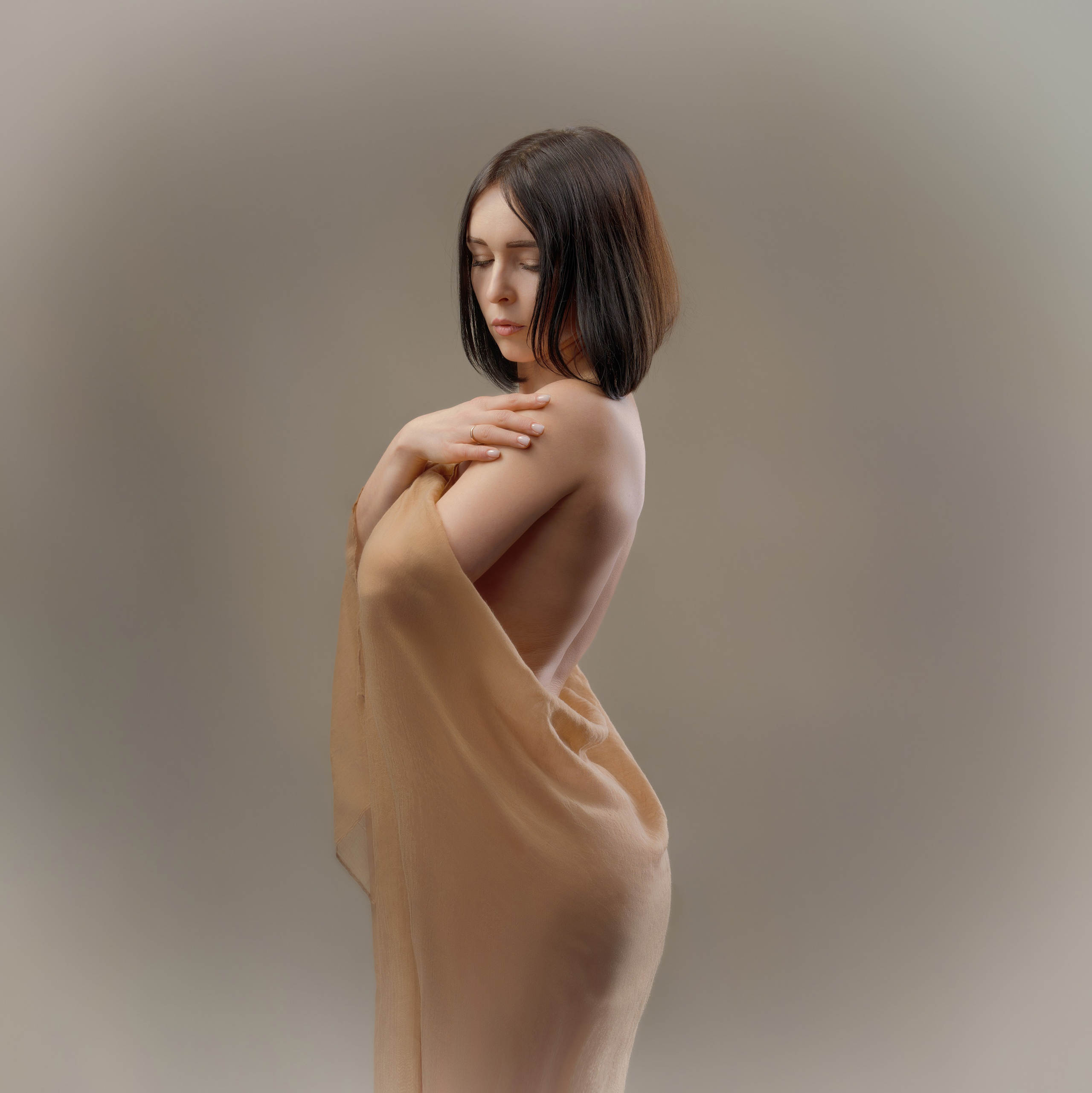 Арт-ню. Фотограф Илья Булгаков предлагает профессиональные услуги в городе Вольск. Специализация: свадебная, семейная и студийная фотосъемка