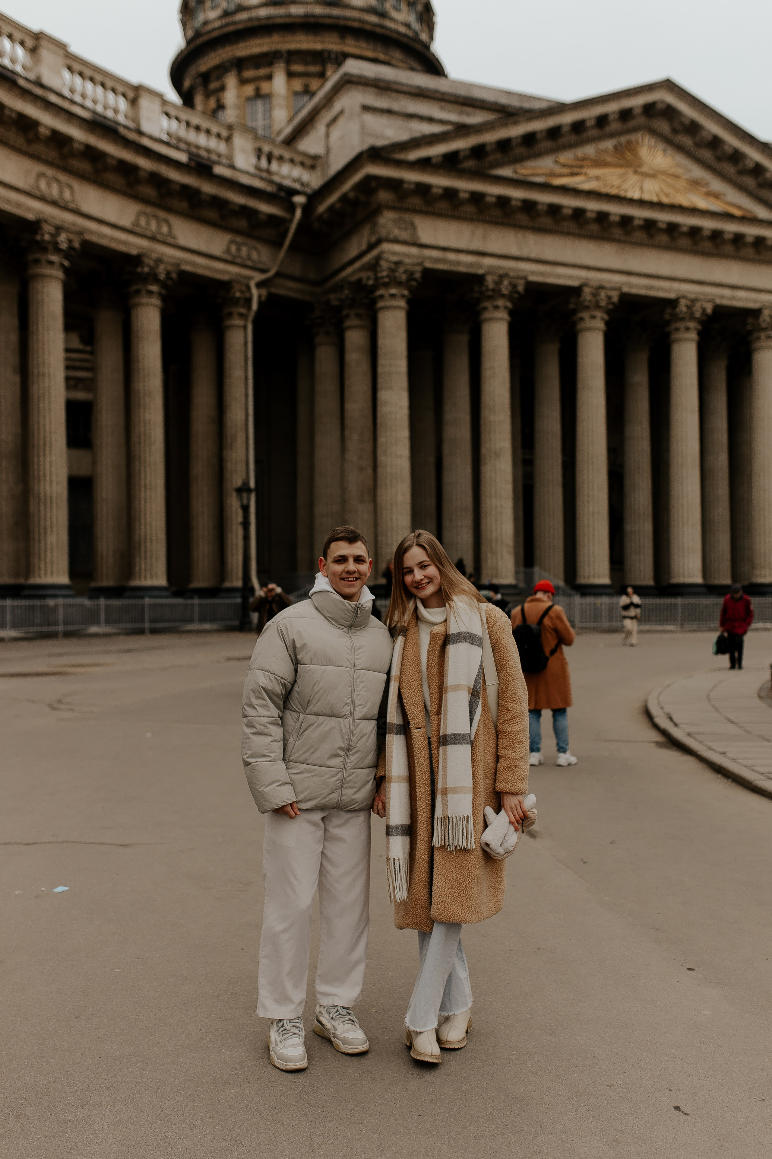 Лавстори у Казанского собора. Фотограф в Санкт-Петербурге Лиза Семченкова