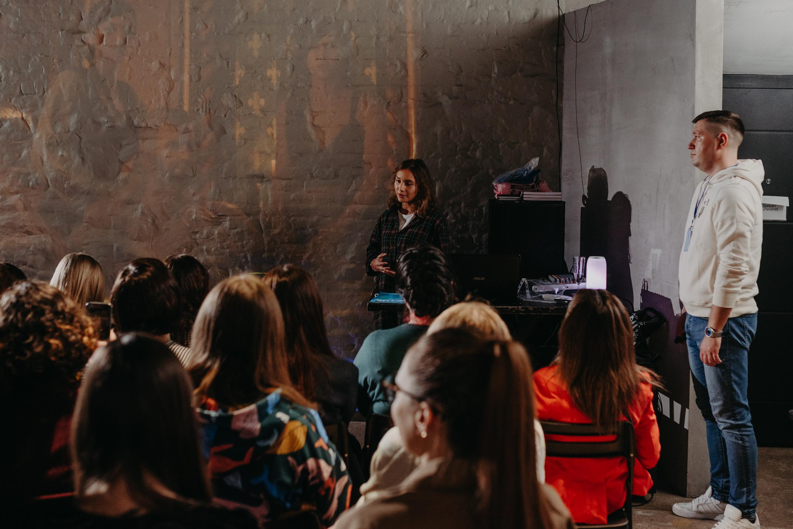 Издательство АСТ. Фотограф в Москве Илья Максимов