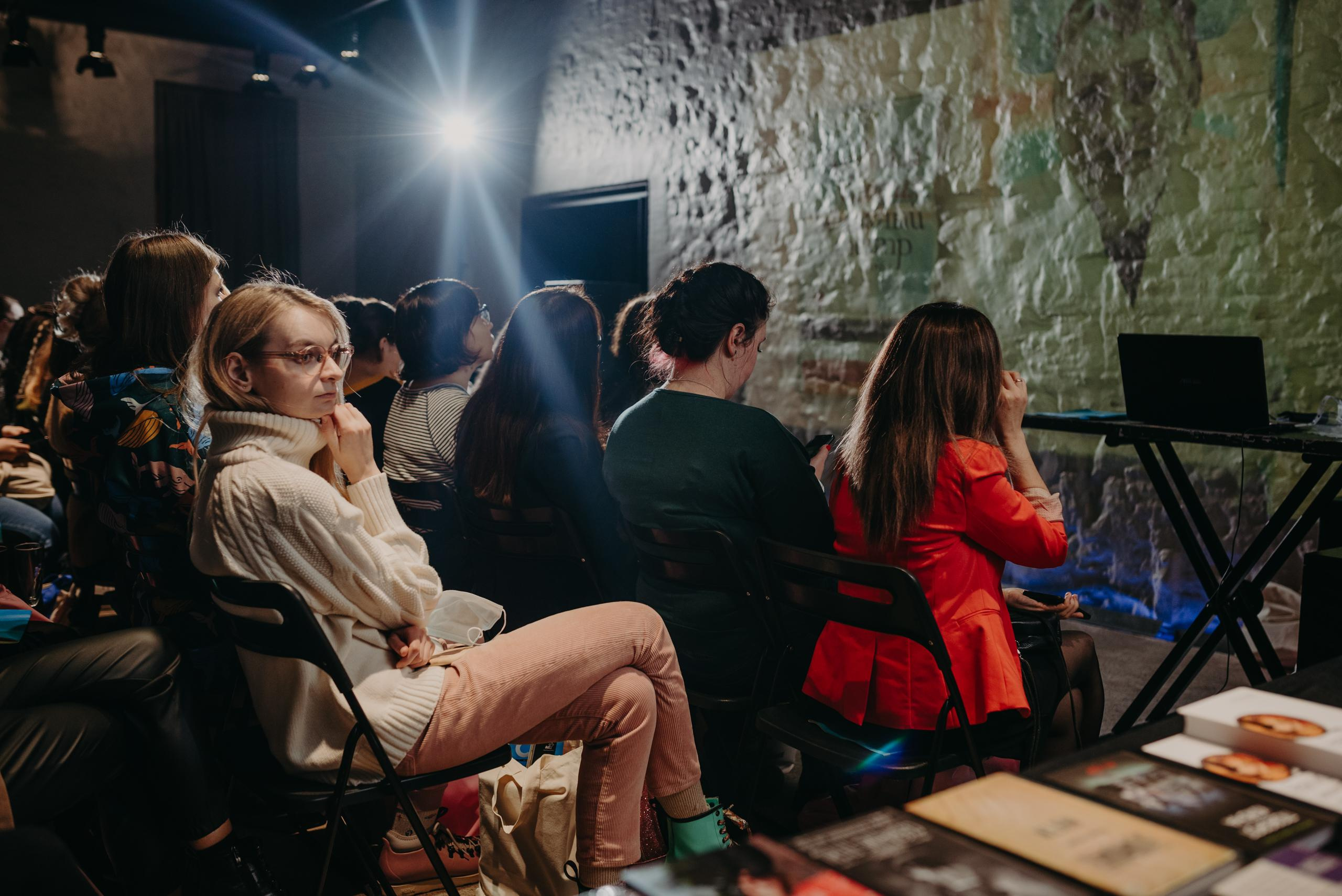 Издательство АСТ. Фотограф в Москве Илья Максимов
