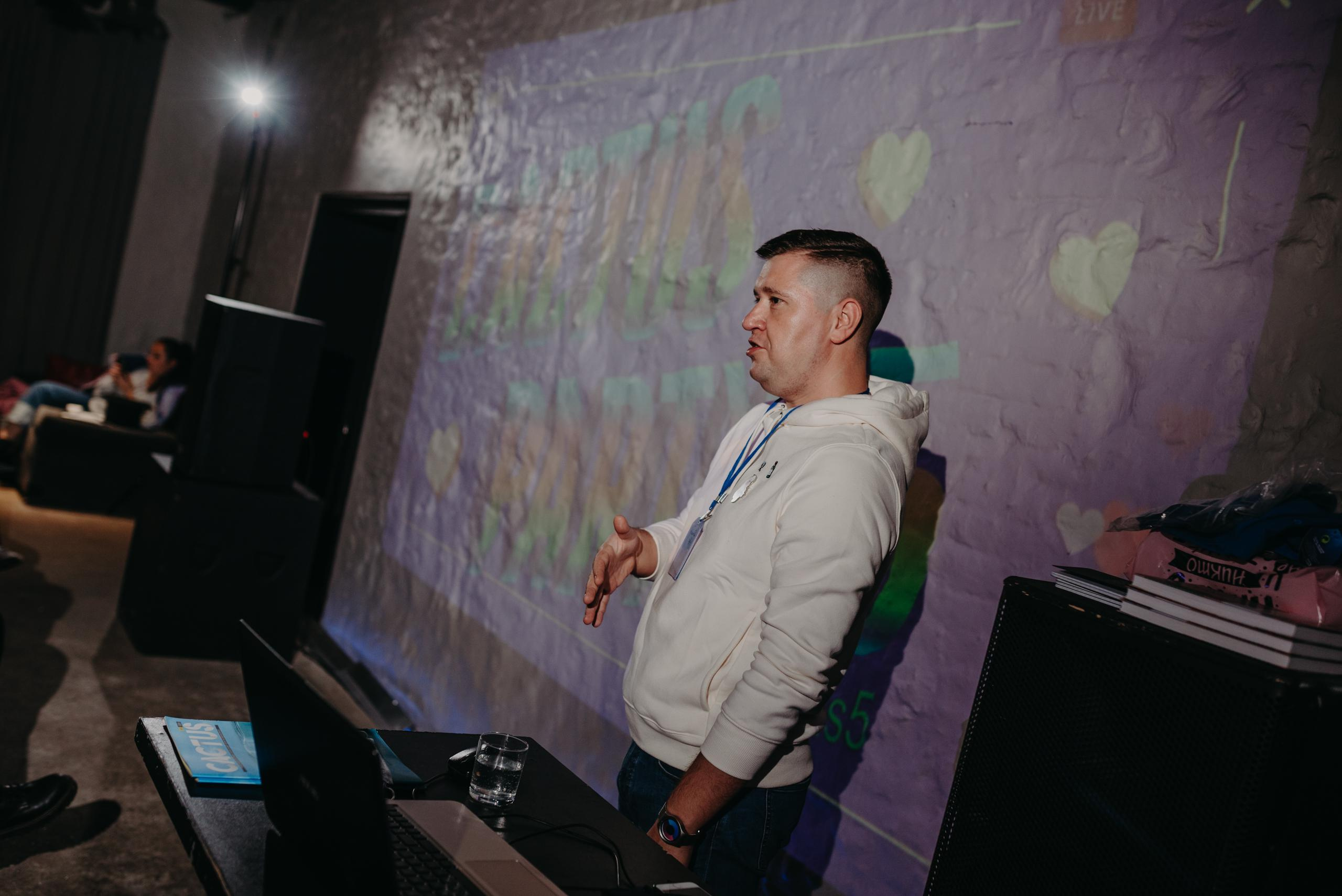 Издательство АСТ. Фотограф в Москве Илья Максимов