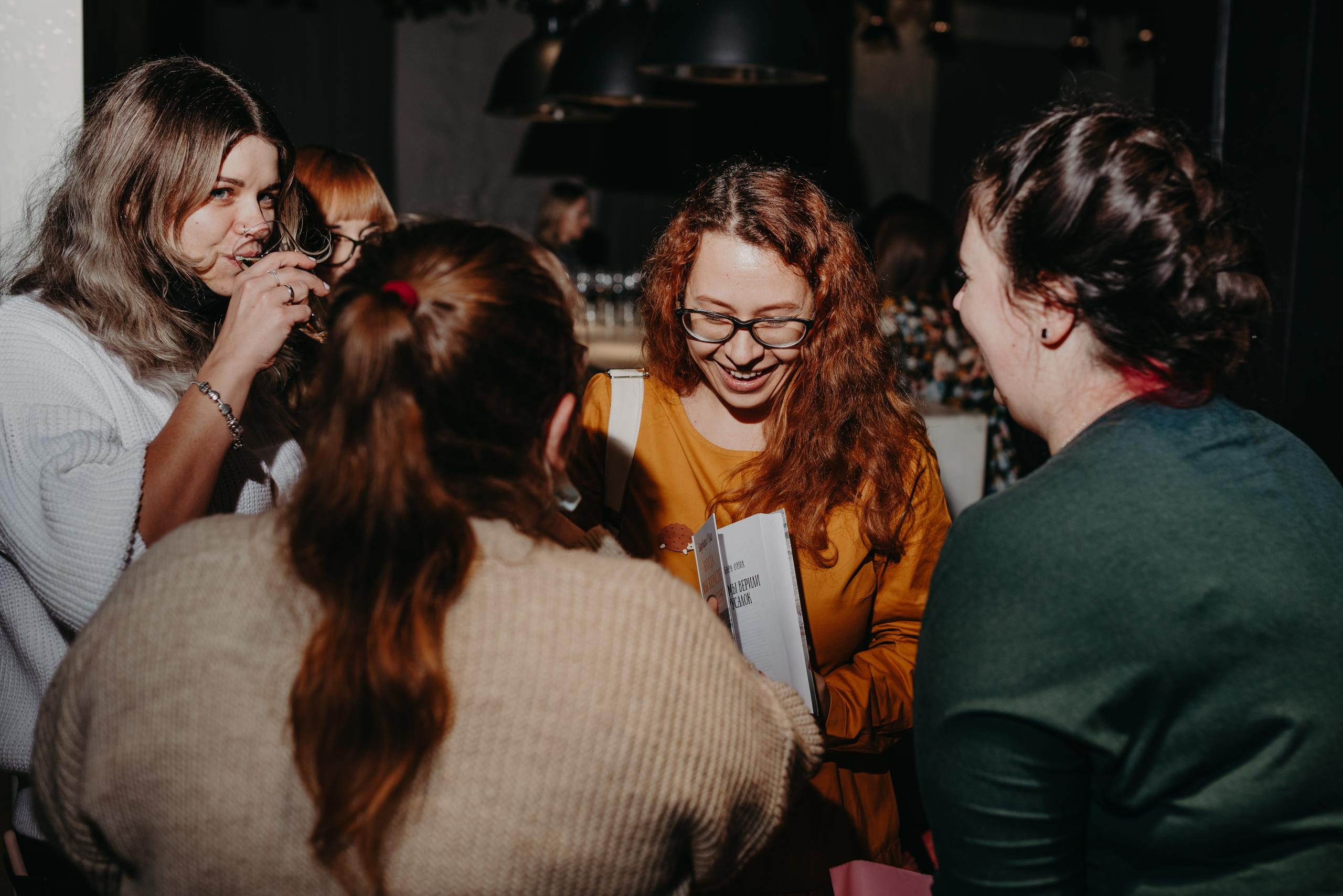 Издательство АСТ. Фотограф в Москве Илья Максимов