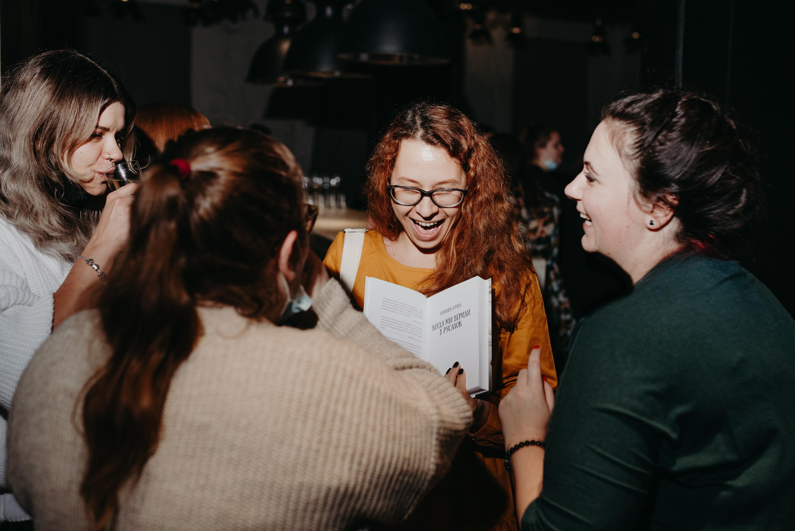 Издательство АСТ. Фотограф в Москве Илья Максимов