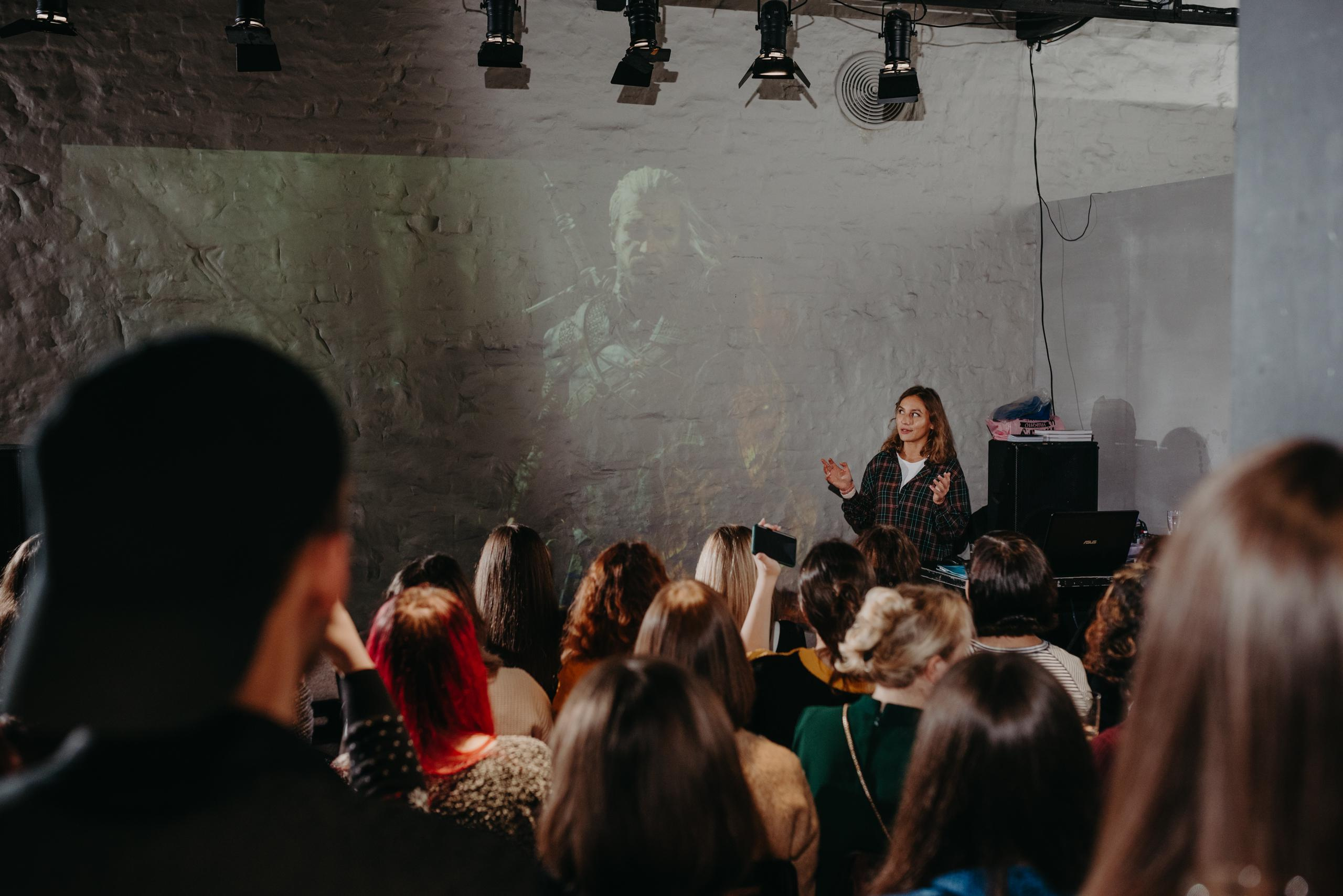 Издательство АСТ. Фотограф в Москве Илья Максимов