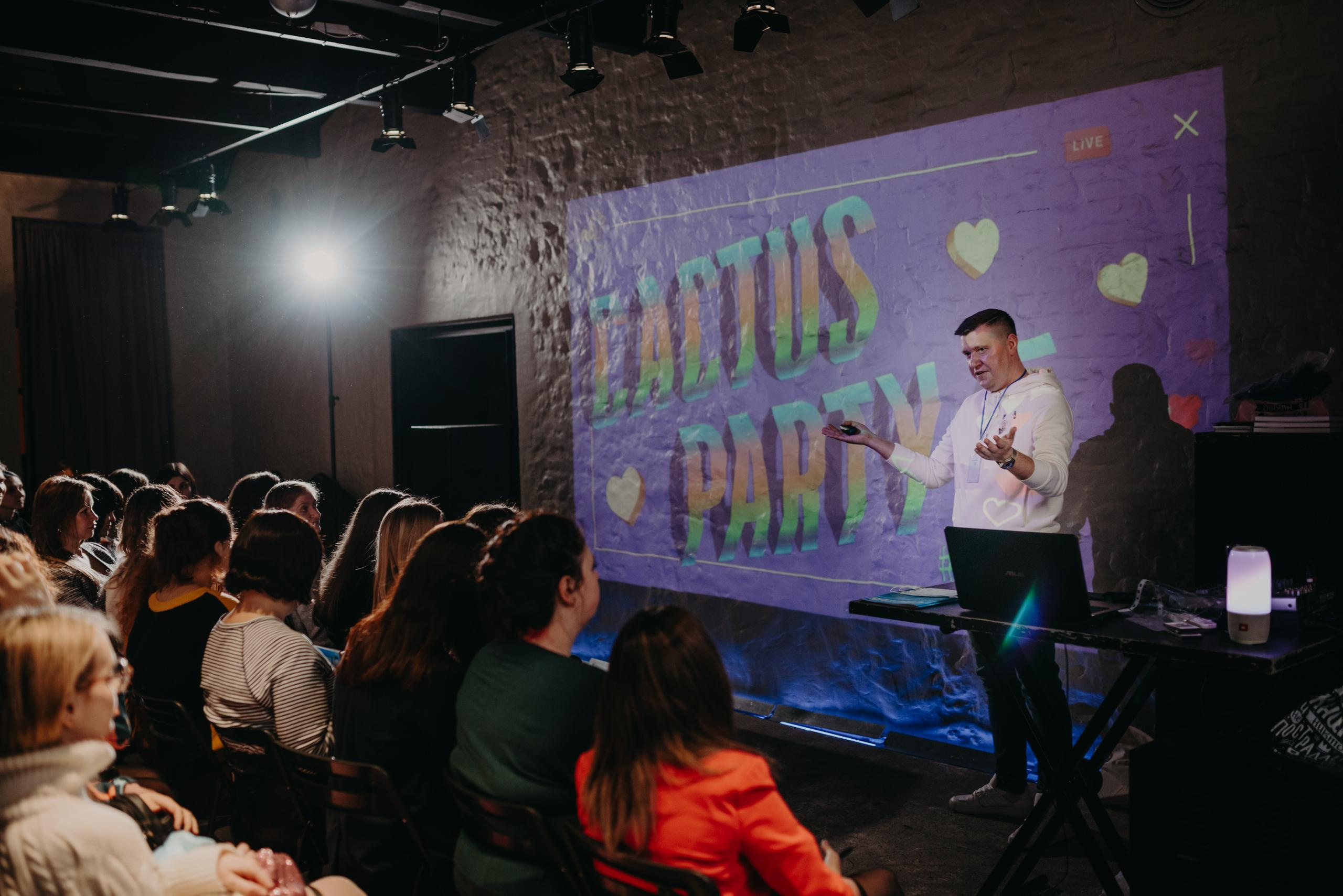 Издательство АСТ. Фотограф в Москве Илья Максимов