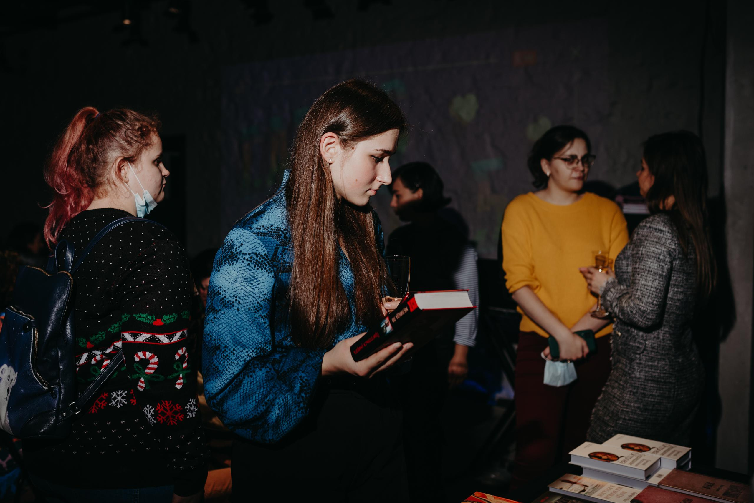 Издательство АСТ. Фотограф в Москве Илья Максимов